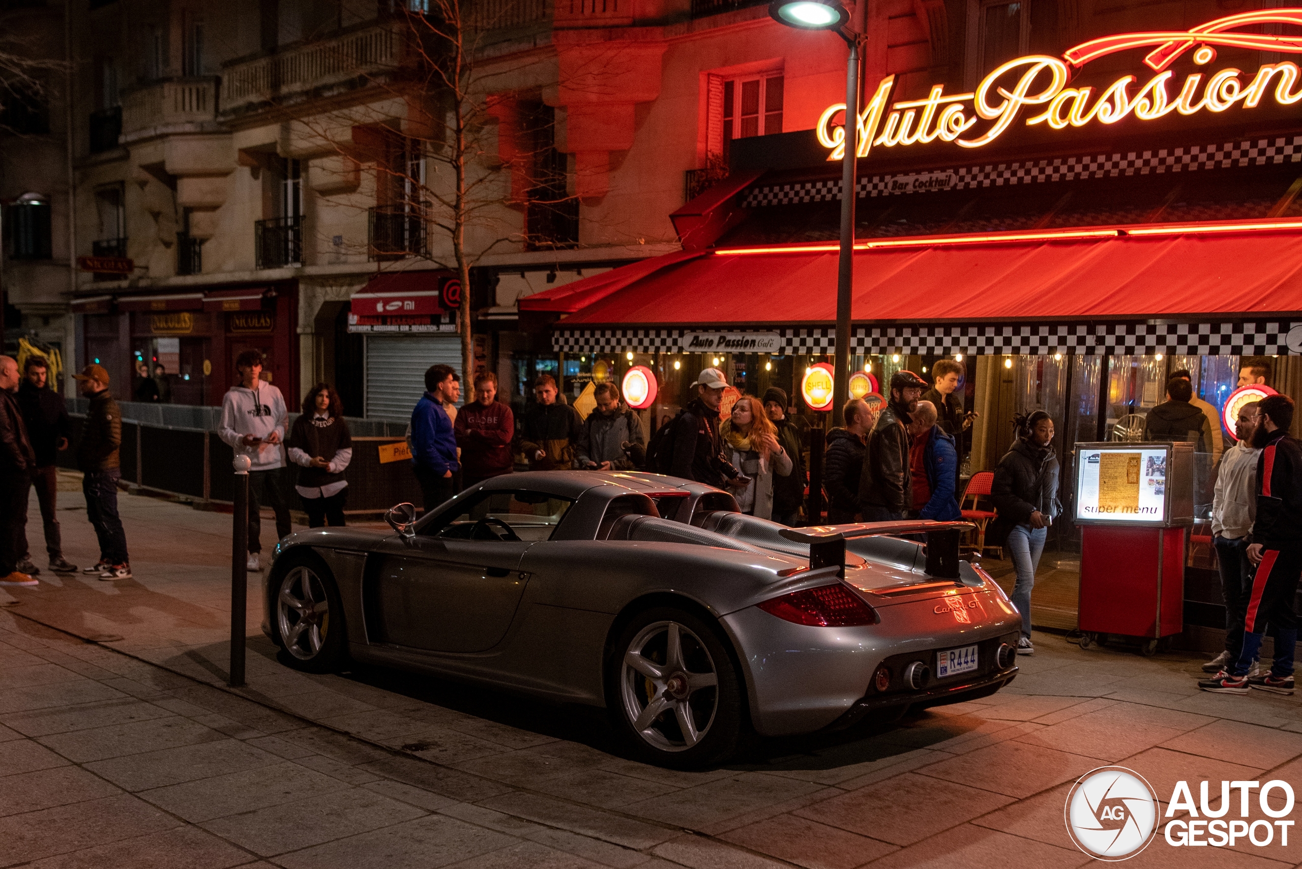 Die Carrera GT Legende taucht in Paris auf
