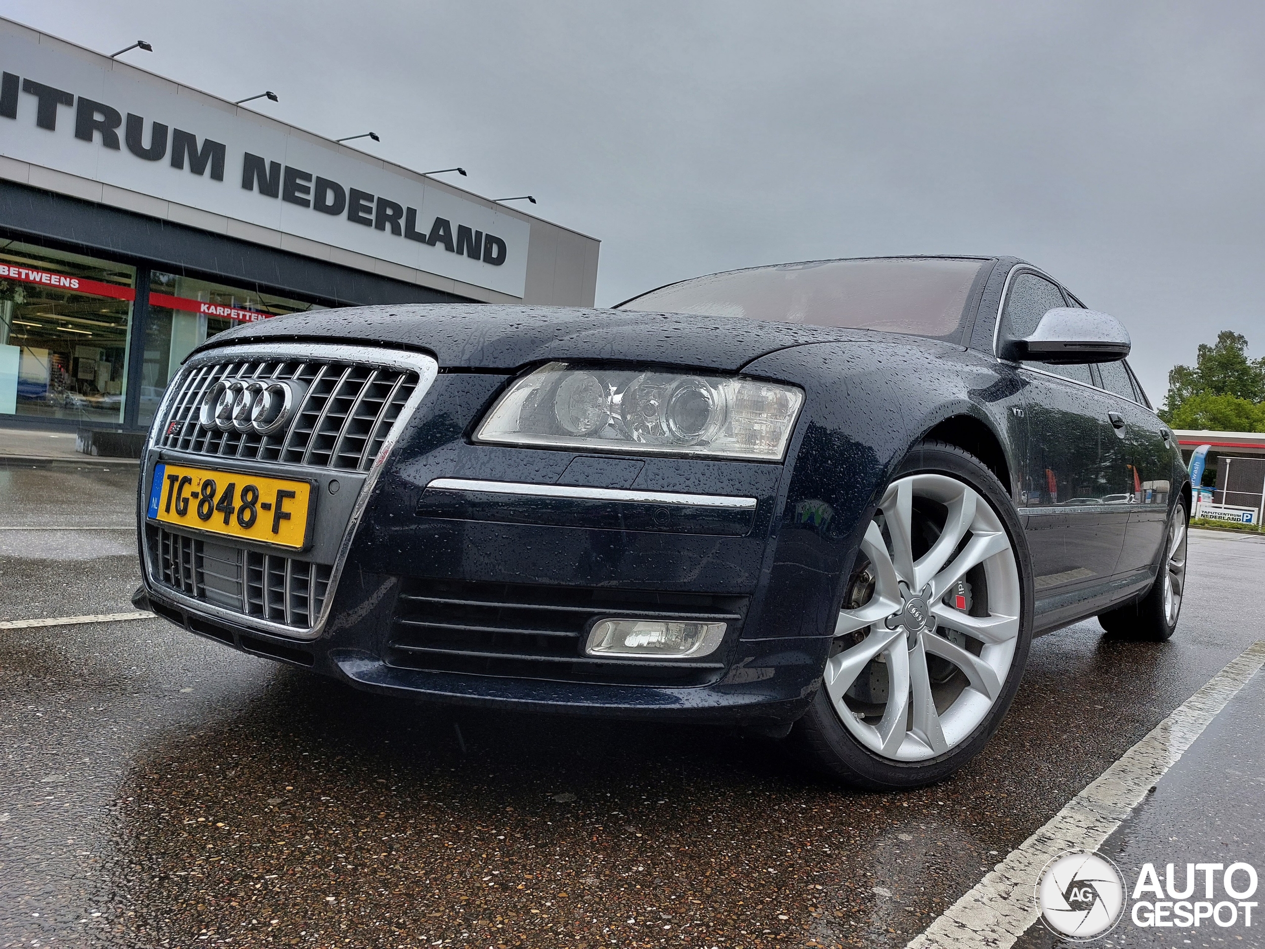 Audi S8 D3