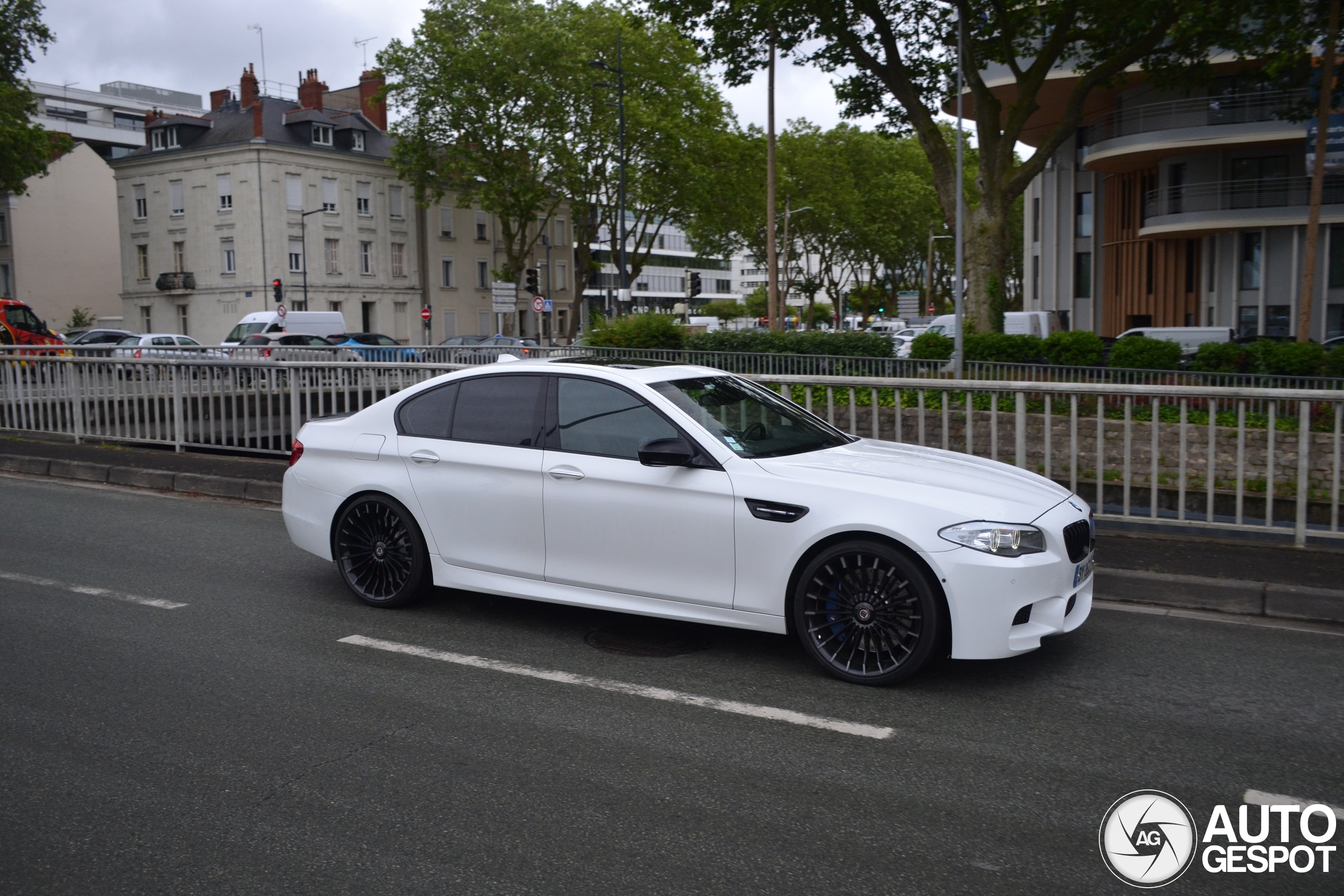 BMW M5 F10 2011