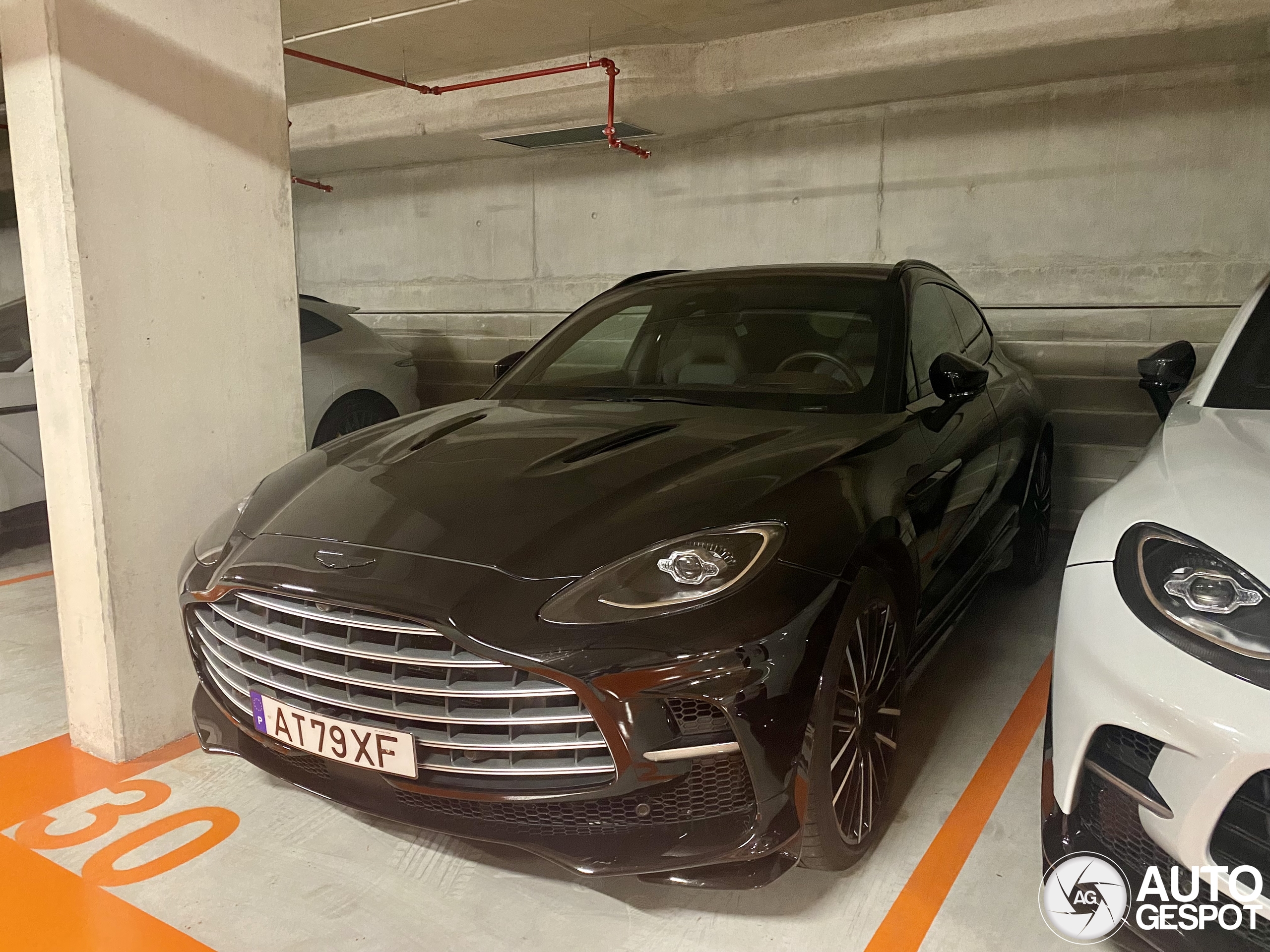 Aston Martin DBX707