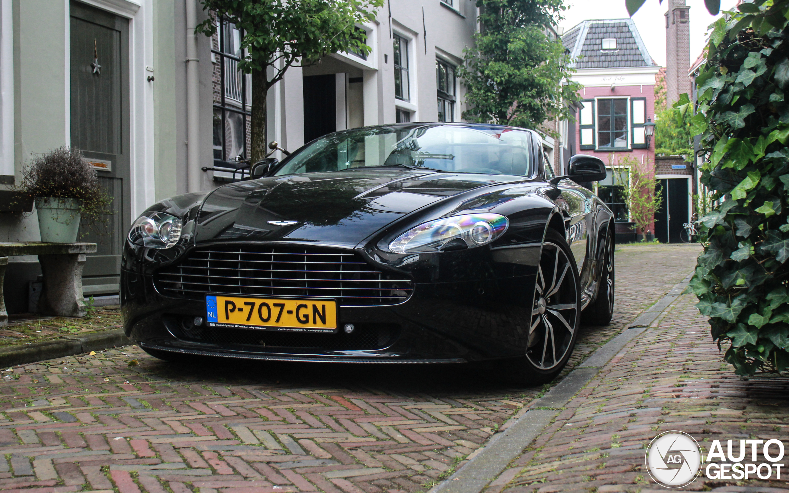 Aston Martin V8 Vantage N420 Roadster