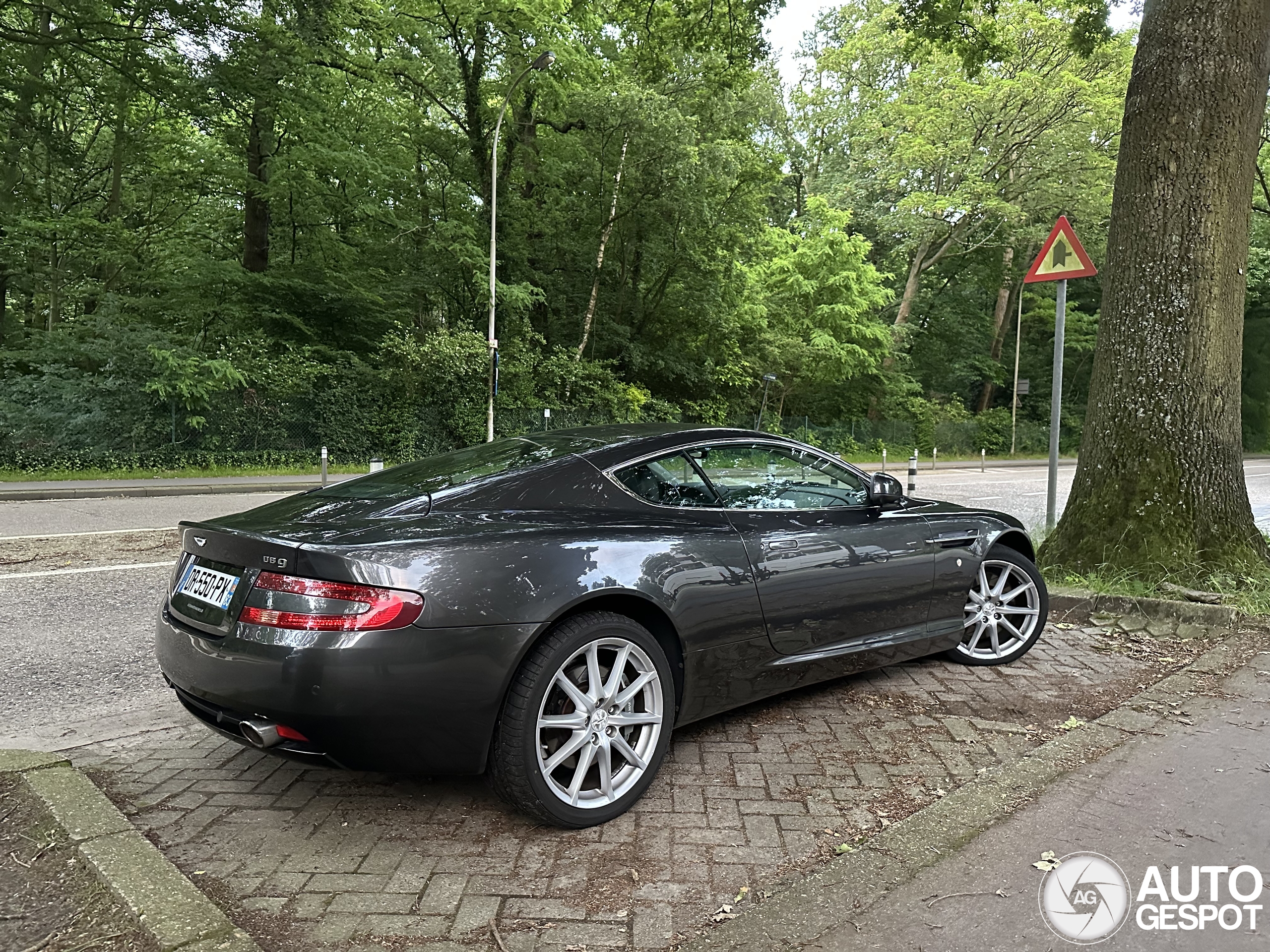 Aston Martin DB9