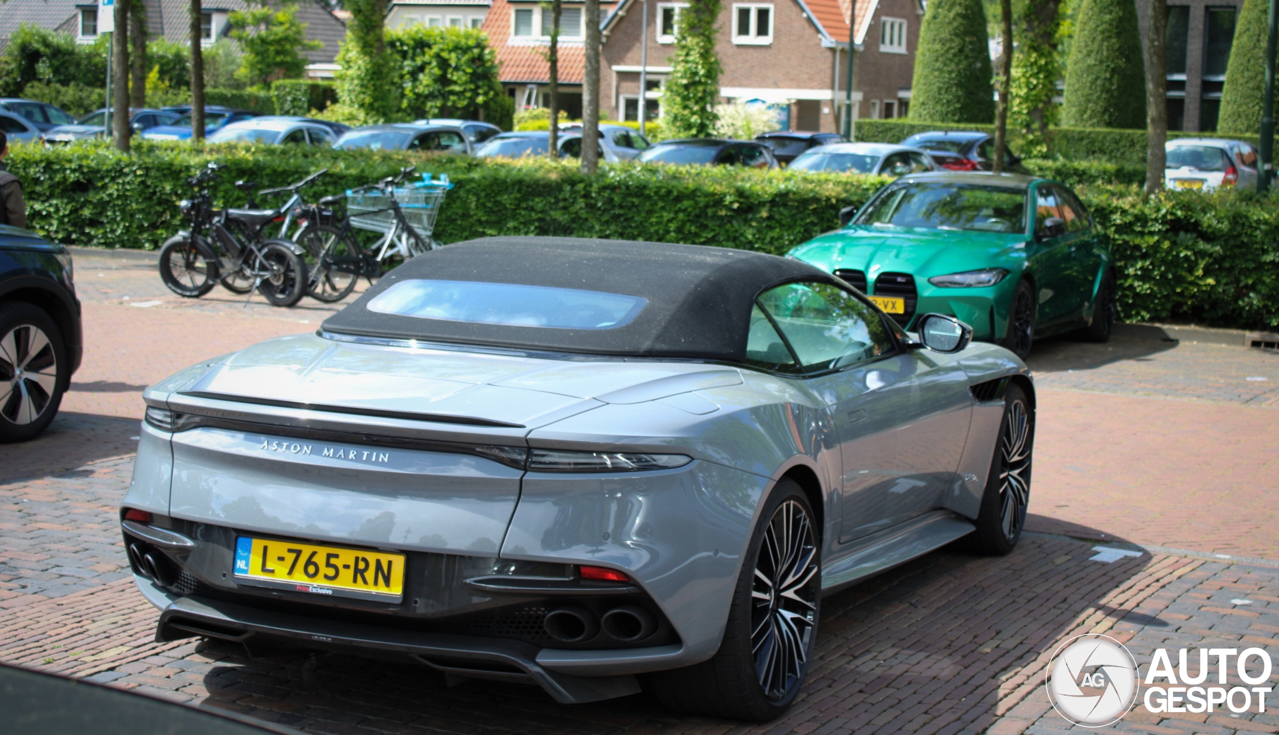 Aston Martin DBS Superleggera Volante