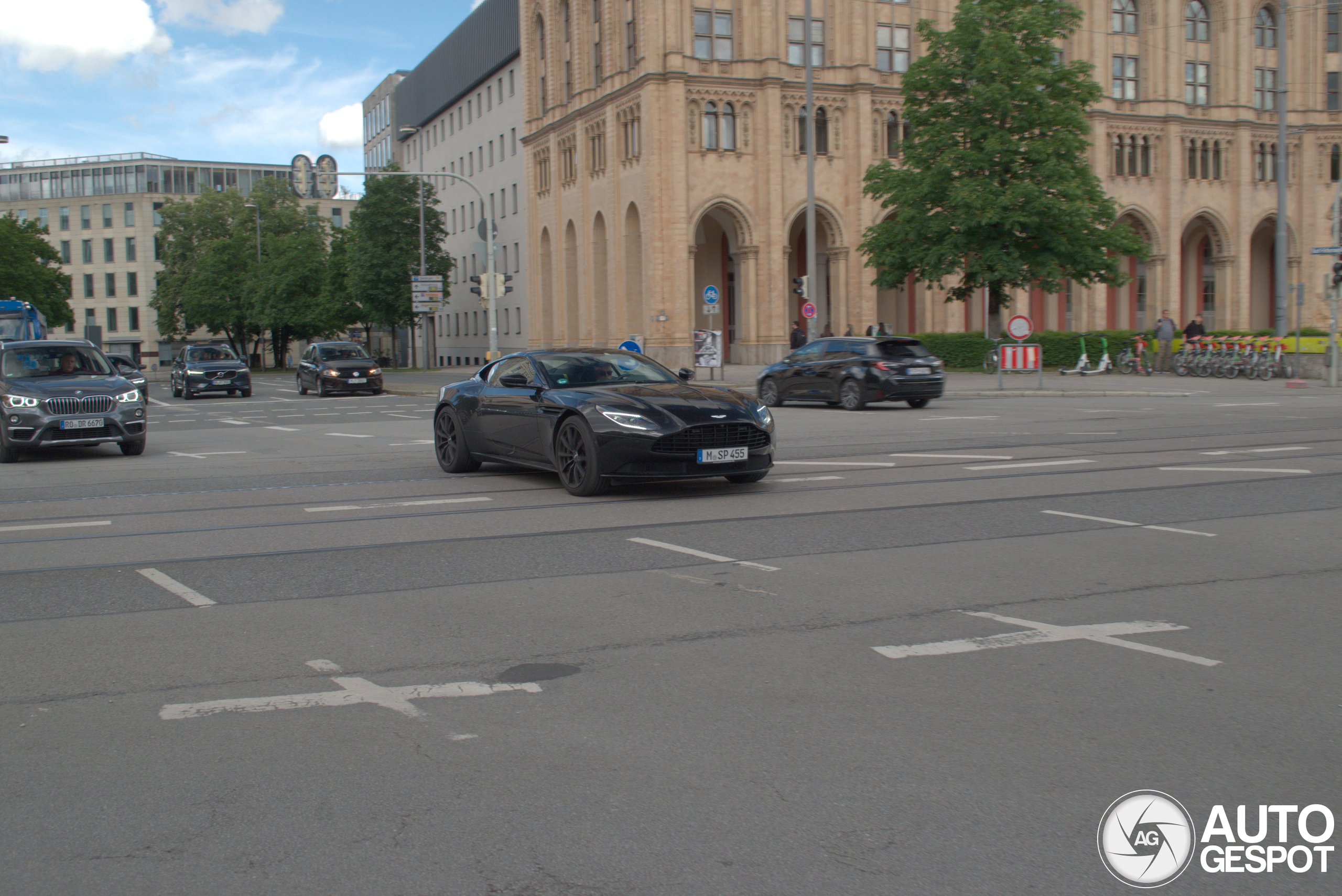 Aston Martin DB11