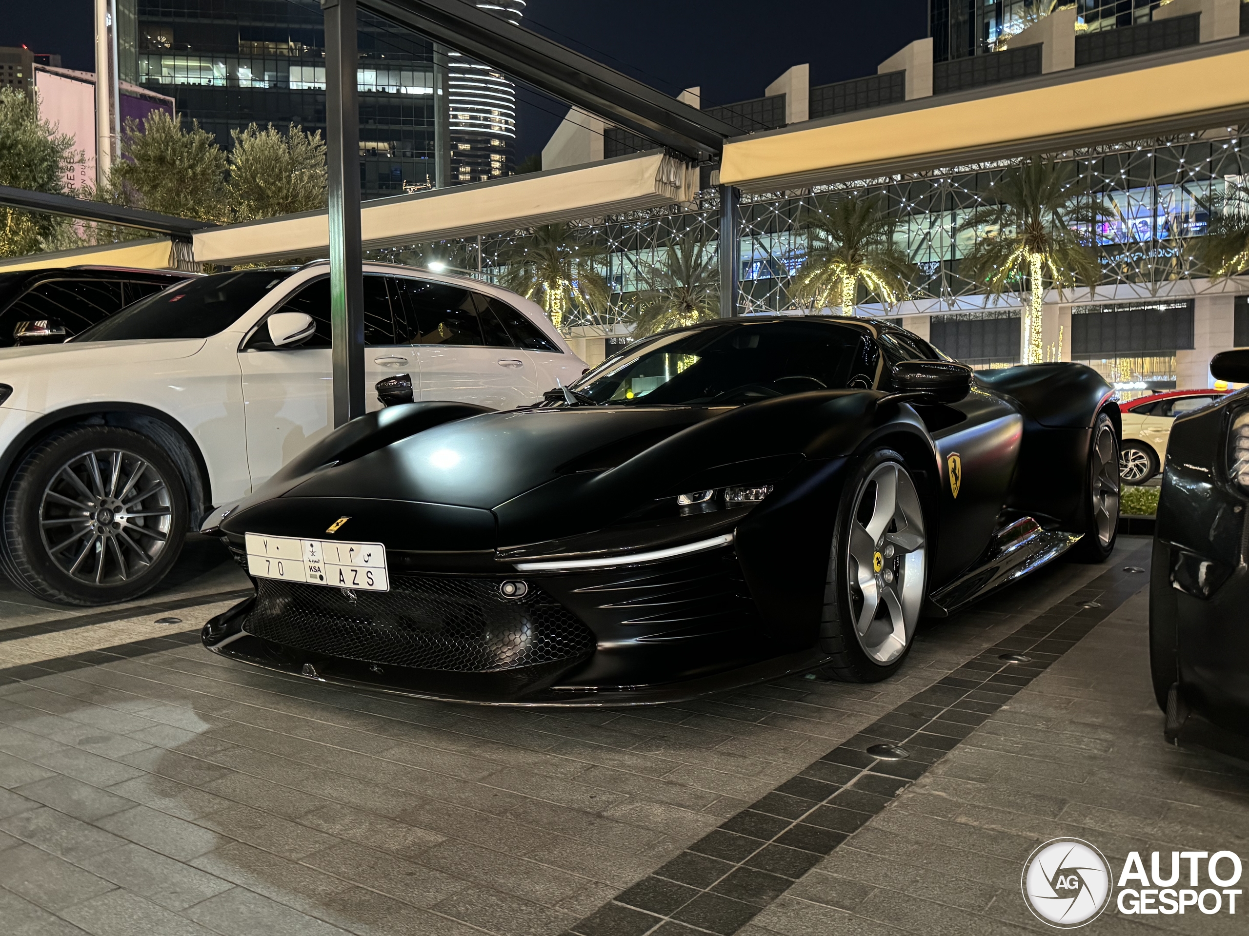 Ferrari Daytona SP3 mag meters maken in Dubai