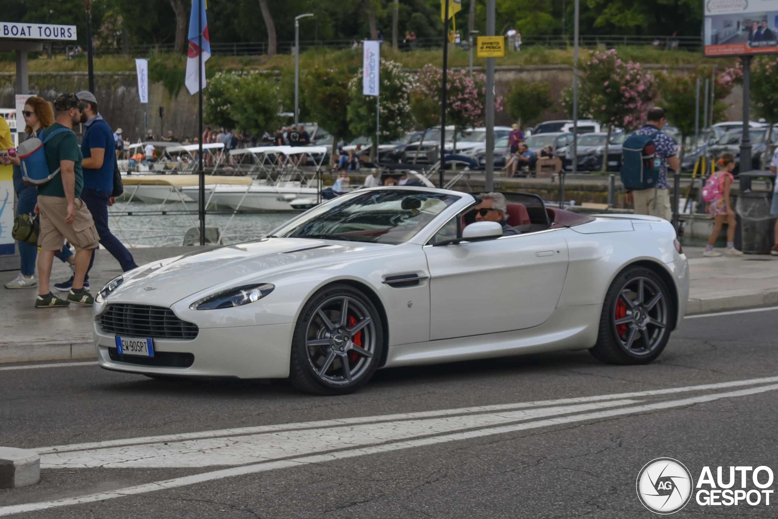 Aston Martin V8 Vantage Roadster