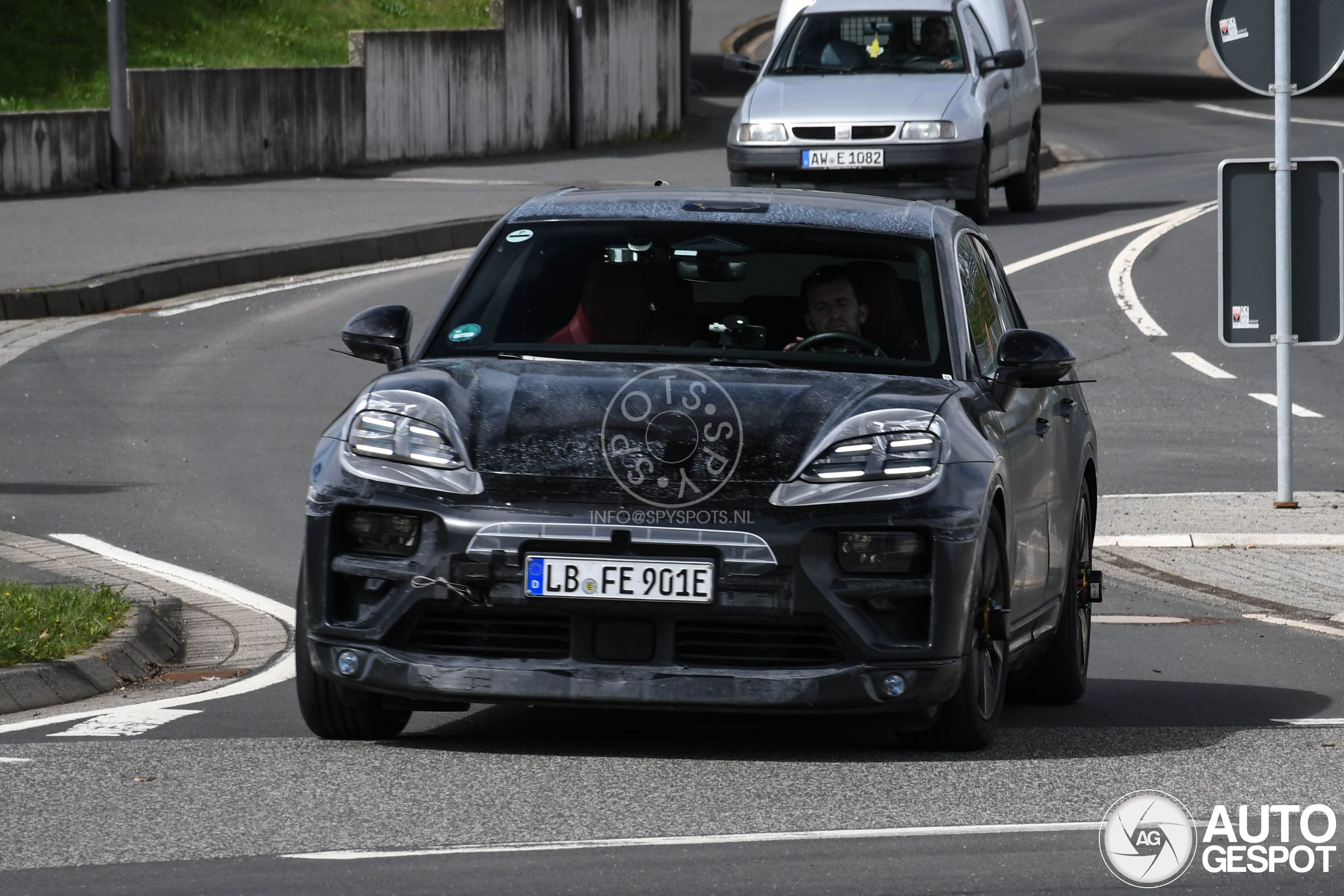 Porsche Macan EV