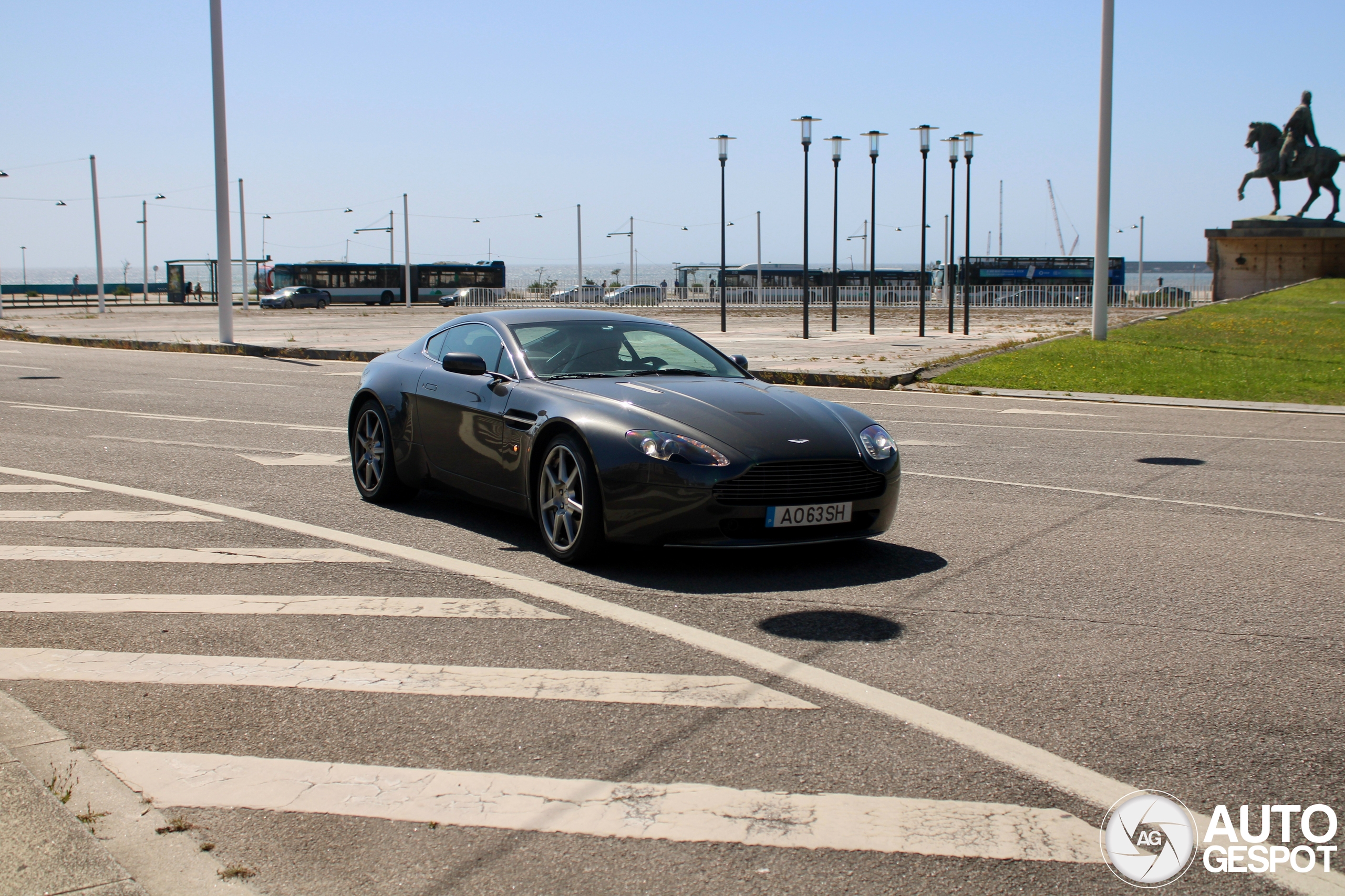 Aston Martin V8 Vantage