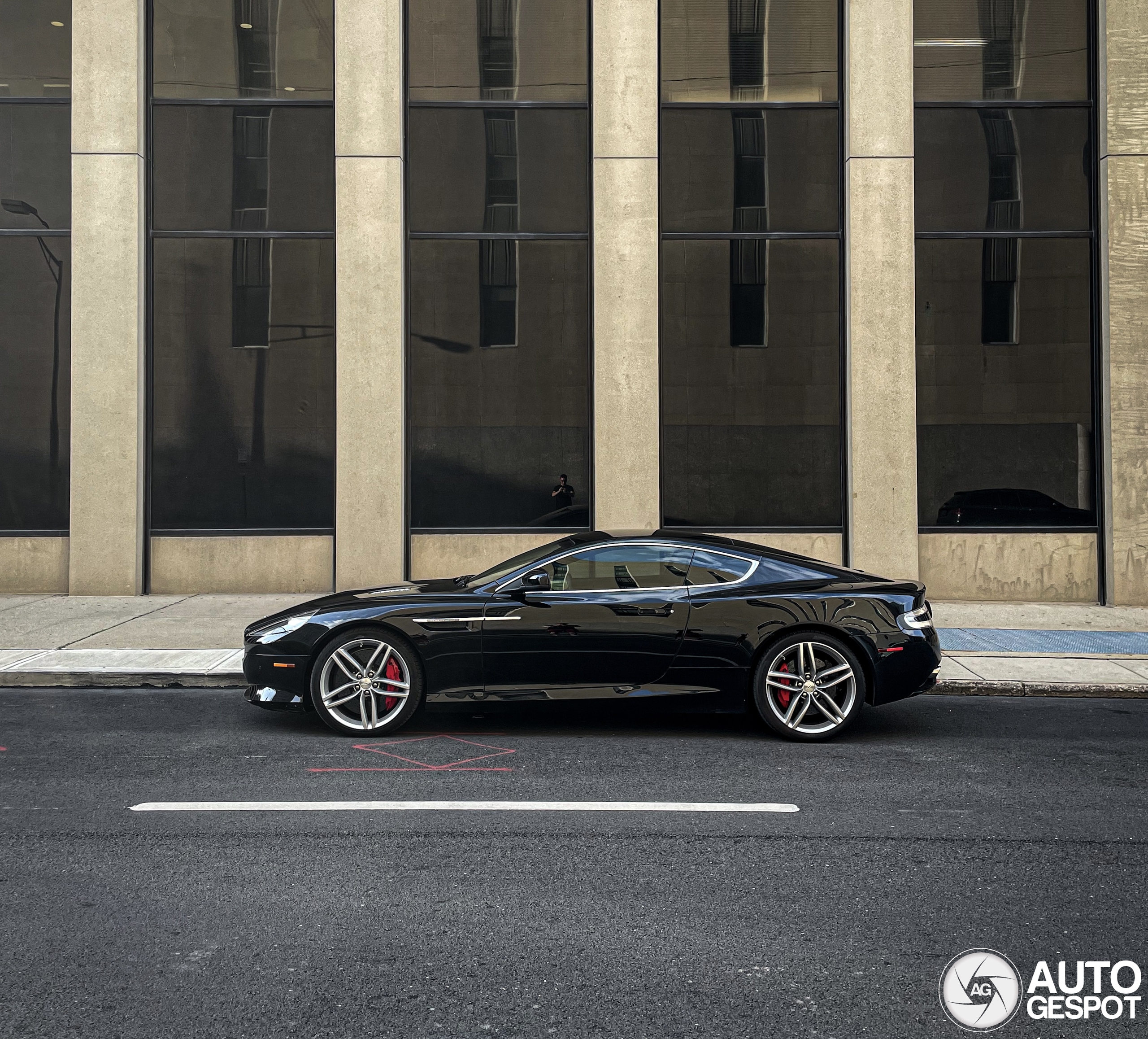 Aston Martin Virage 2011