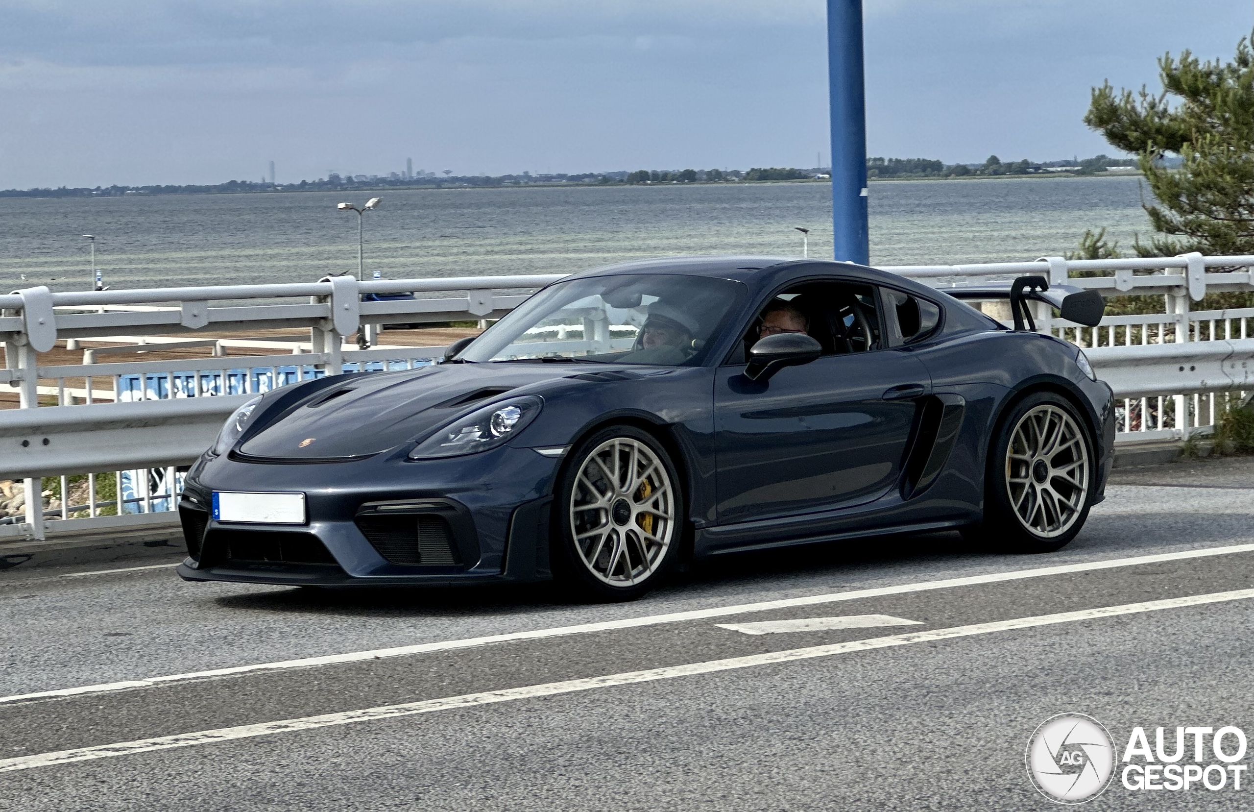 Porsche 718 Cayman GT4 RS Weissach Package