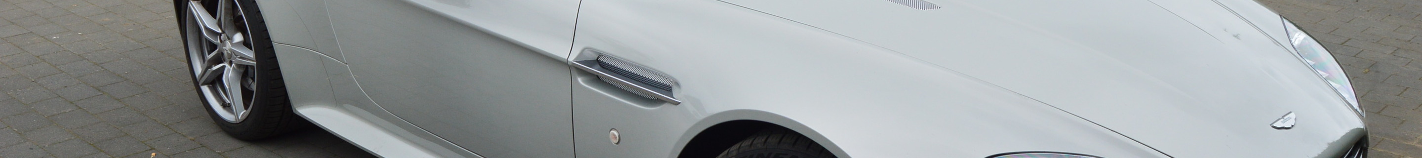 Aston Martin V8 Vantage GTS Roadster