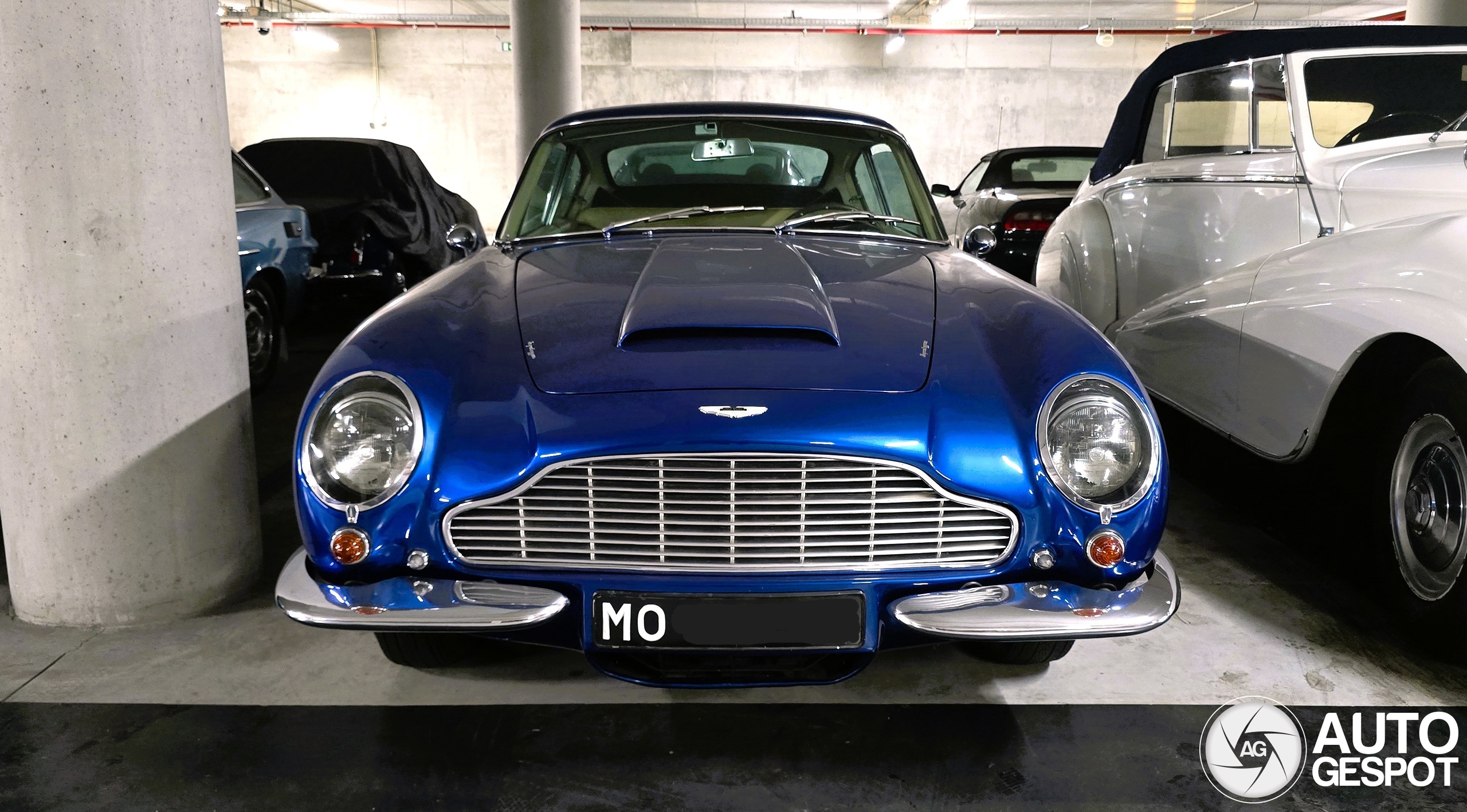 Aston Martin DB6 MKI