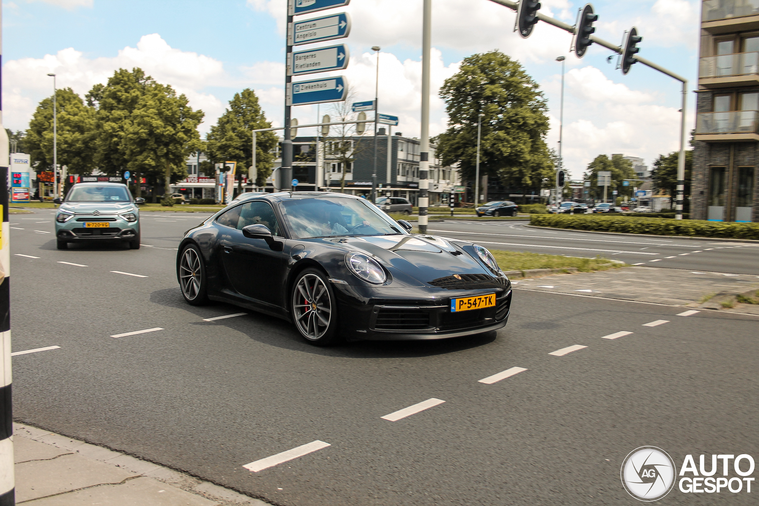 Porsche 992 Carrera 4S