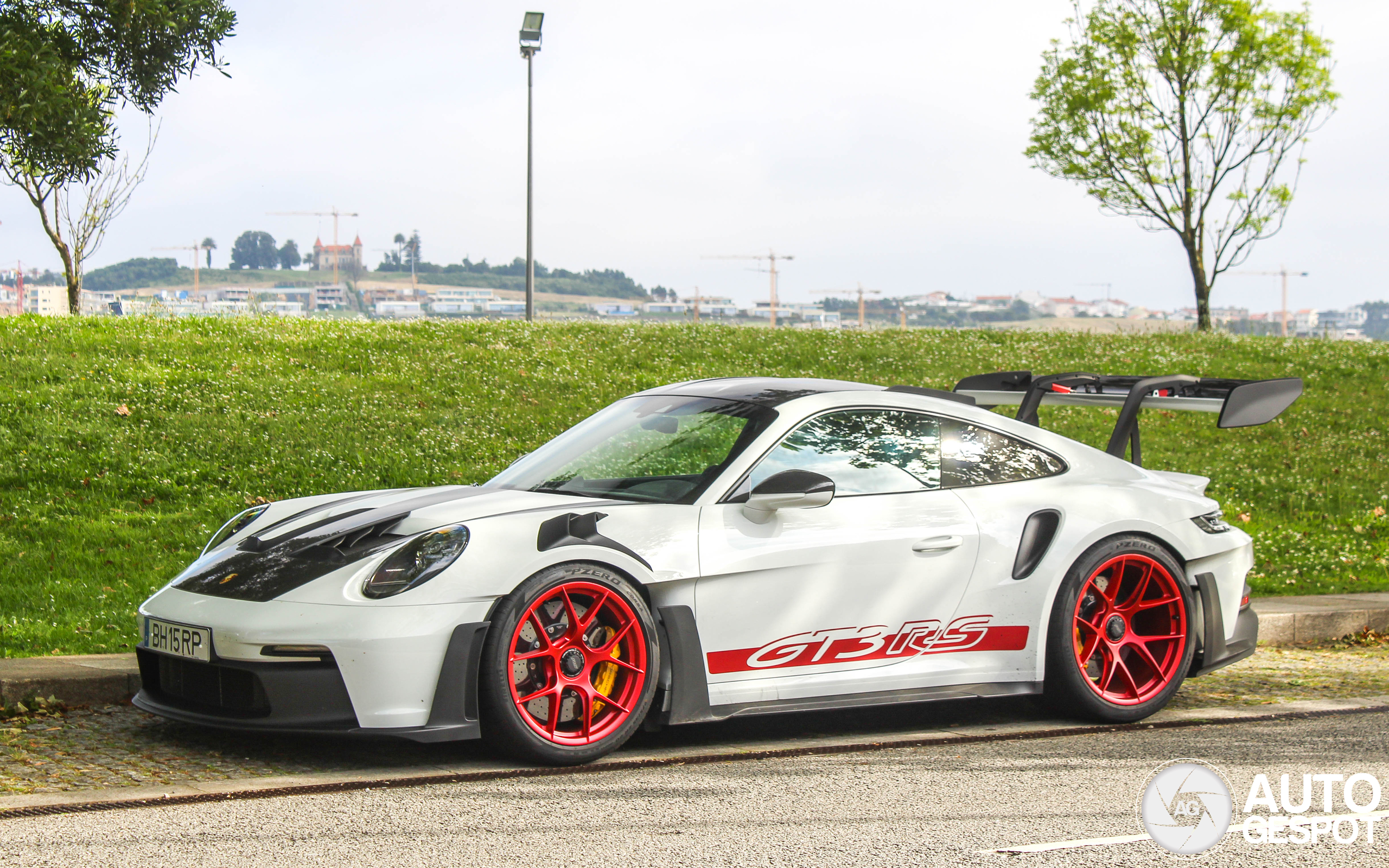 Porsche 992 GT3 RS Weissach Package