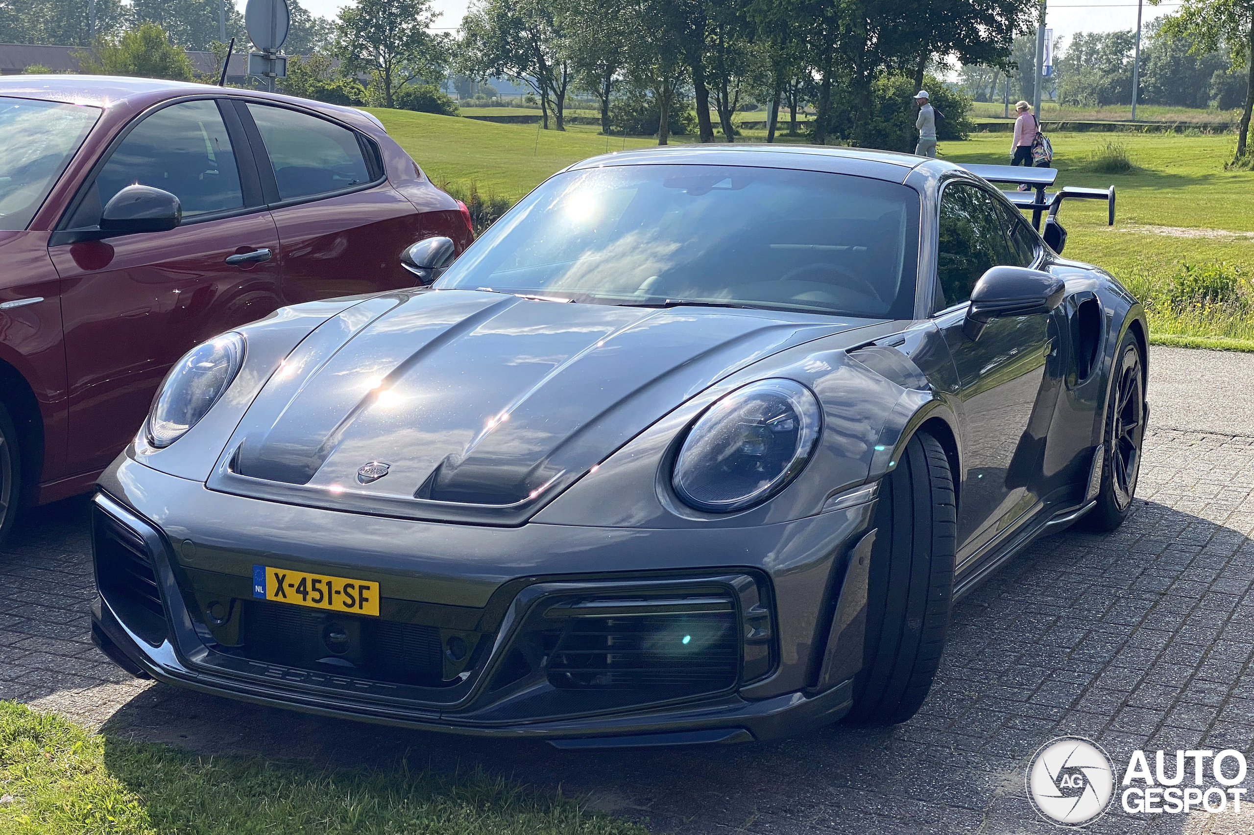 Knaller op Nederlands kenteken: Porsche TechArt 992 GT Street R