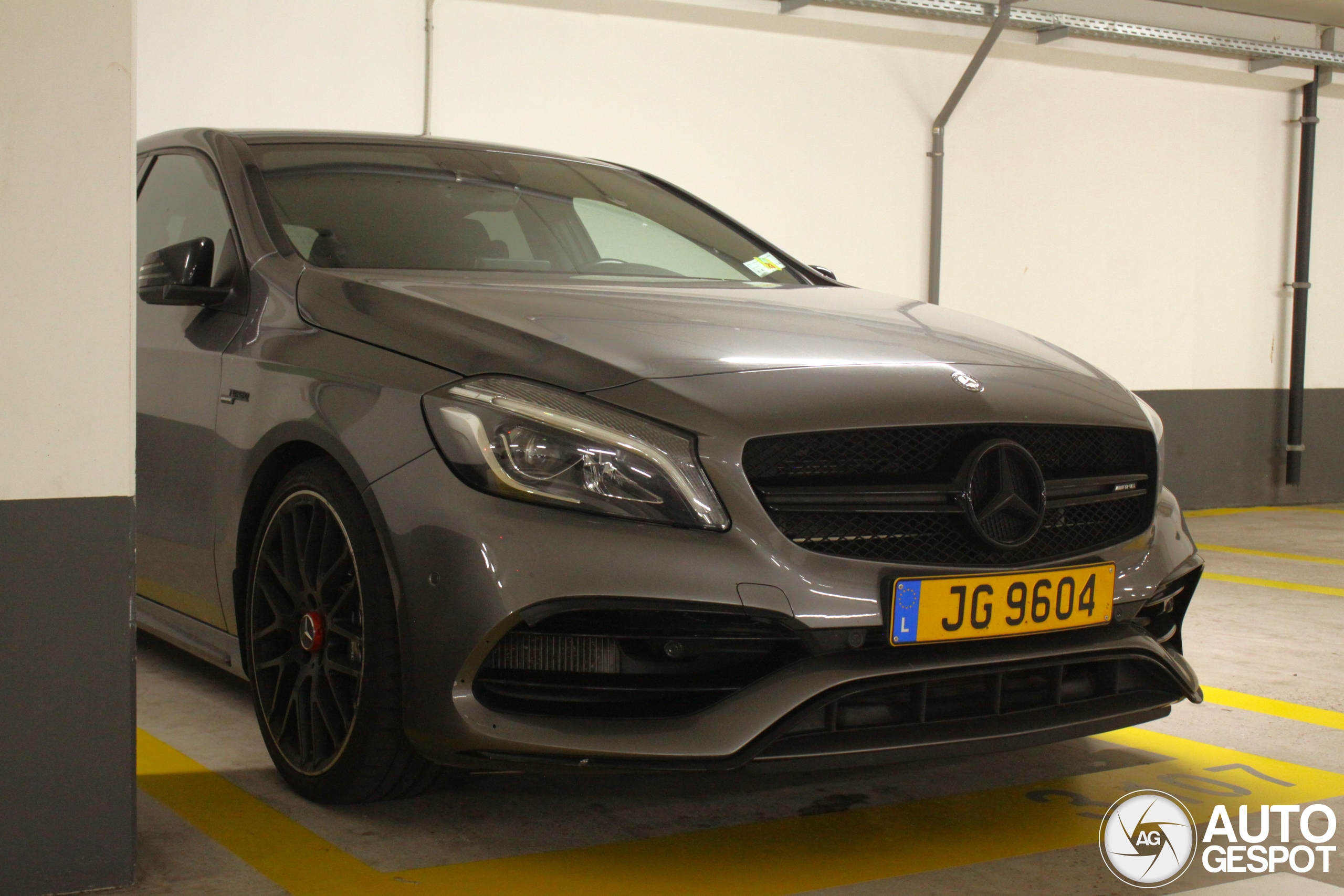 Mercedes-AMG A 45 W176 2015