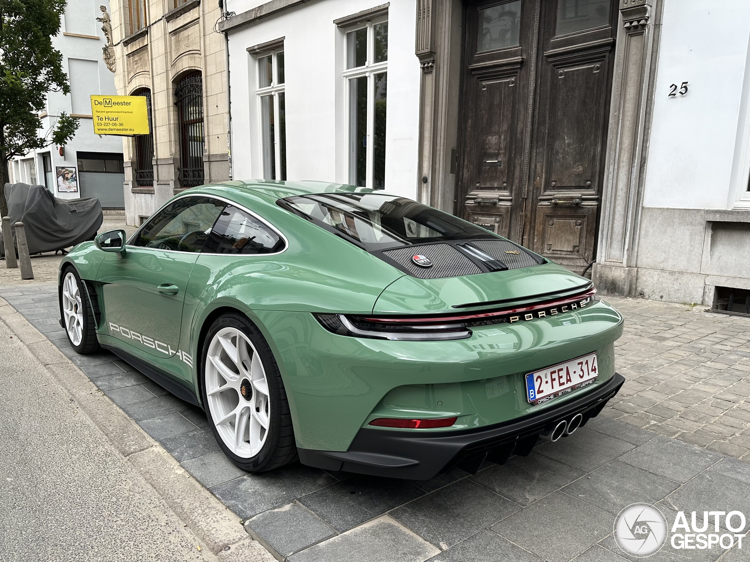 Prachtige Porsche 992 S/T trotseert Antwerpen