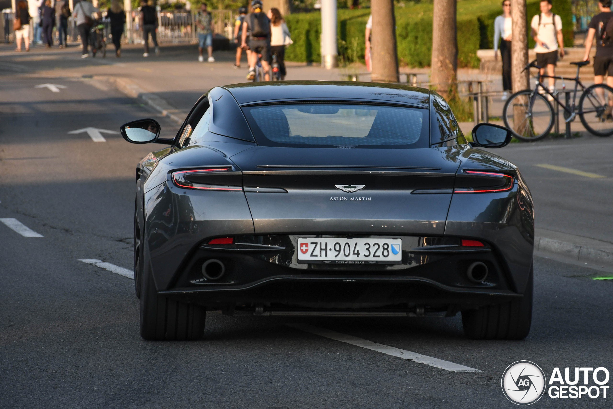 Aston Martin DB11