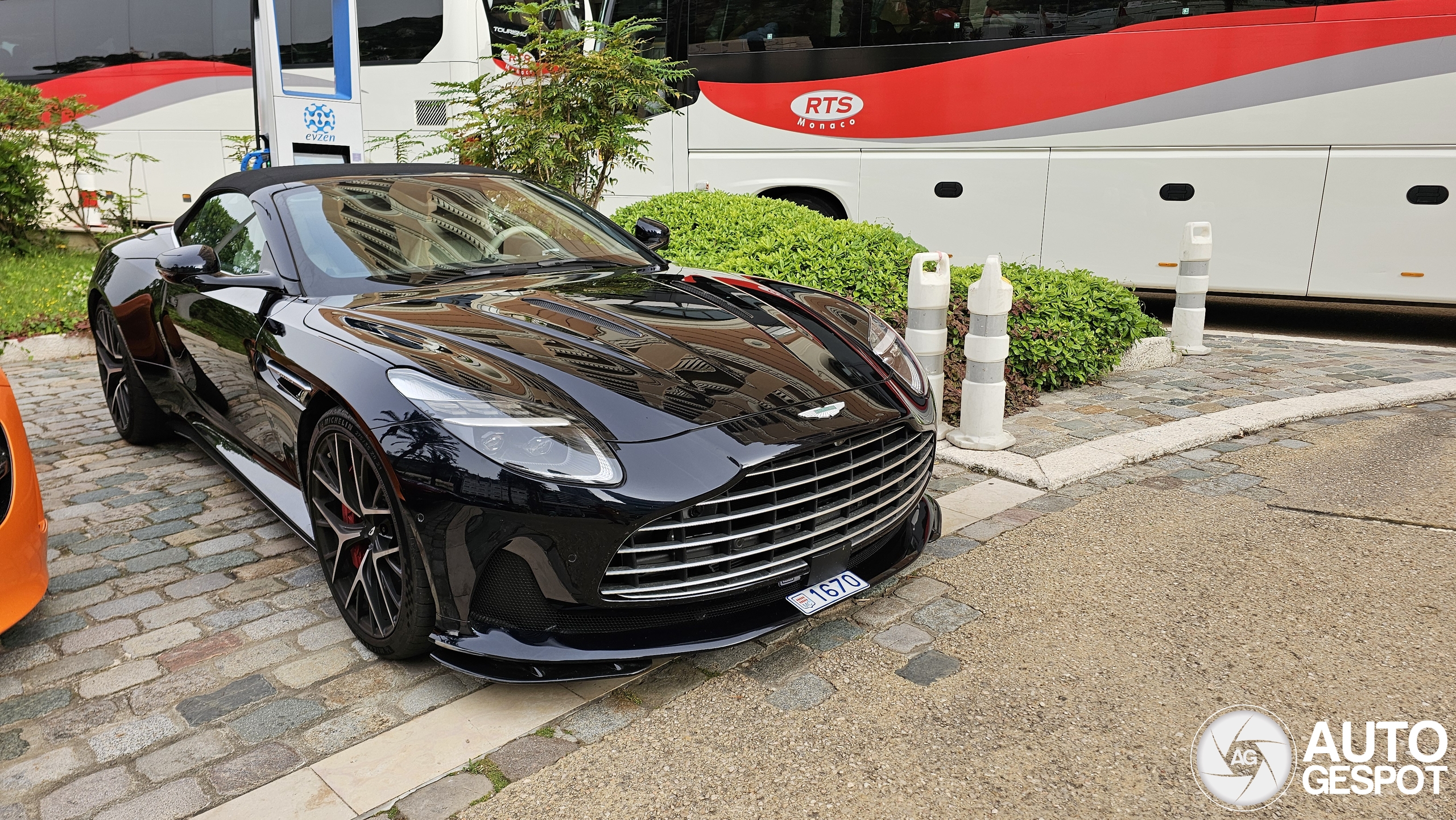 Aston Martin DB12 Volante