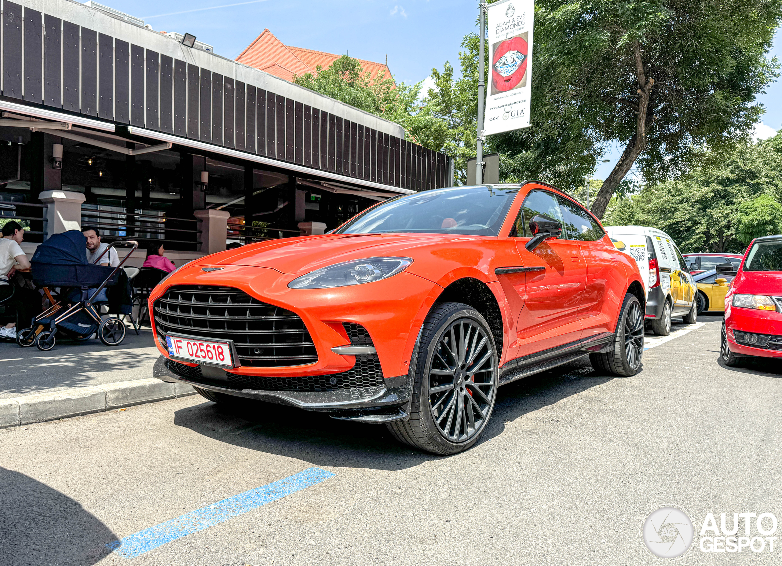 Aston Martin DBX707