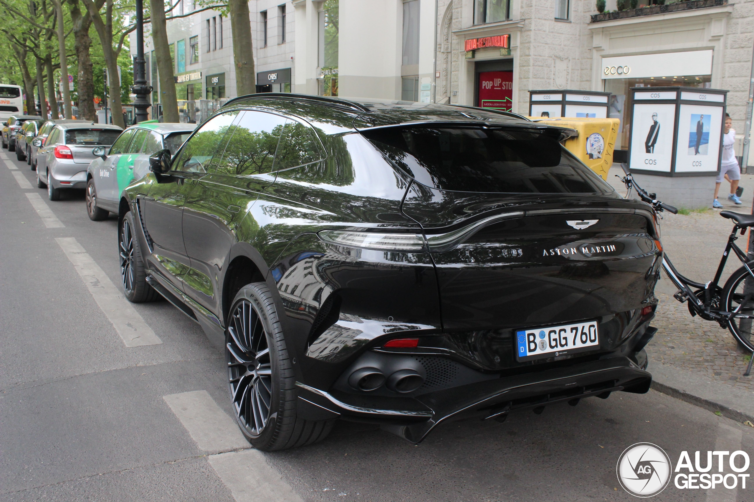 Aston Martin DBX707