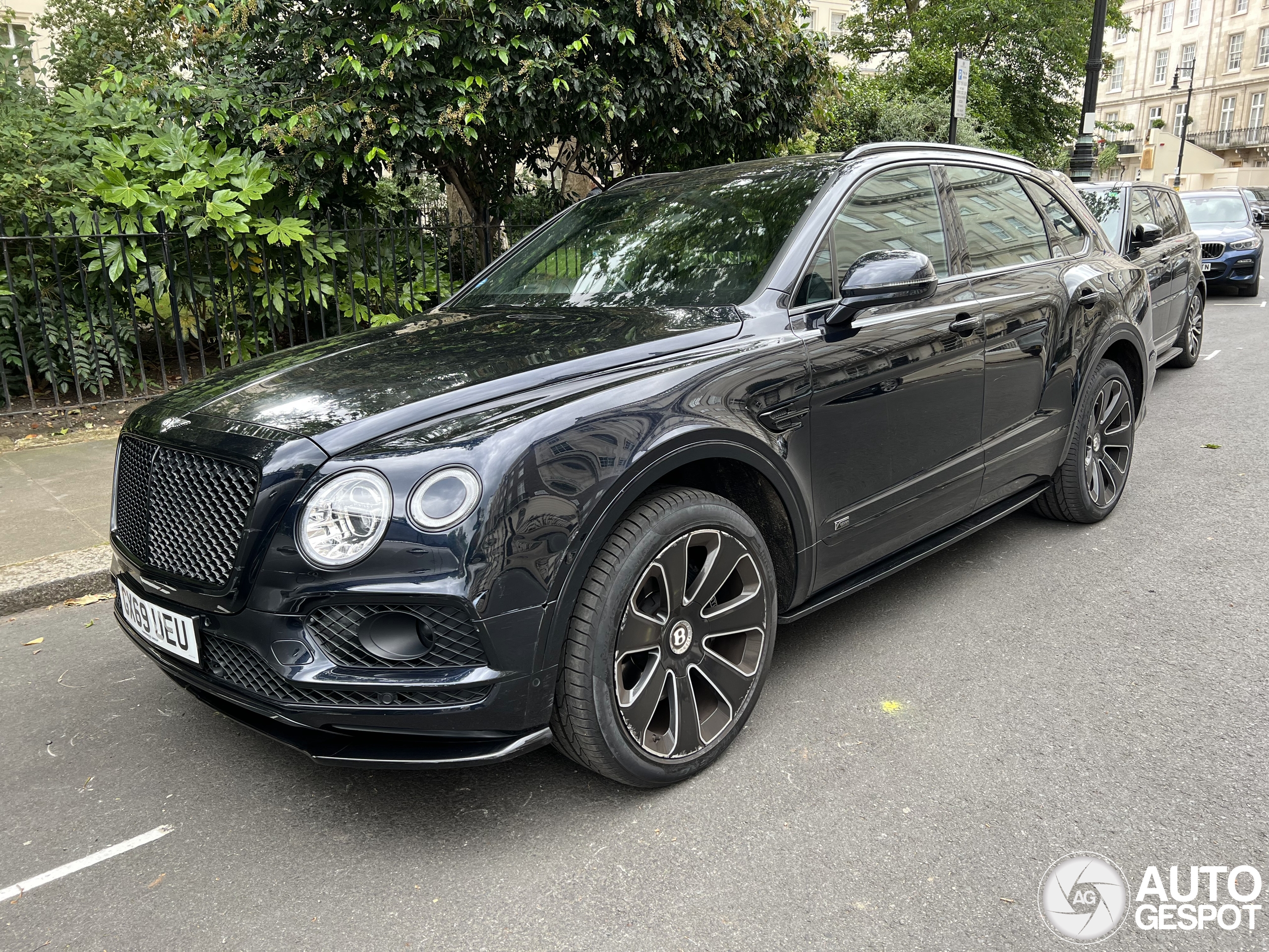 Bentley Bentayga V8 Design Series