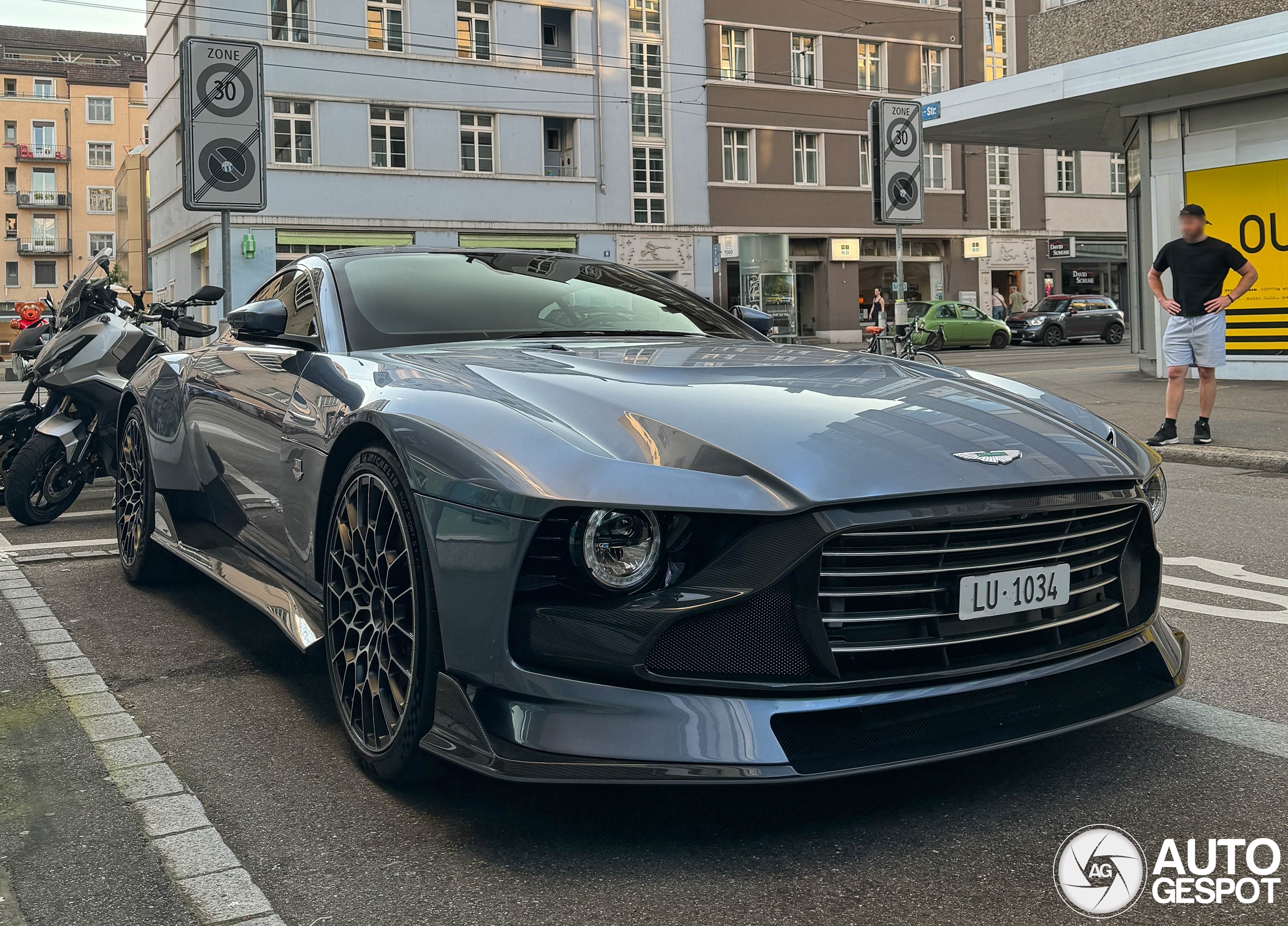 Der erste Aston Martin Valour in Zürich