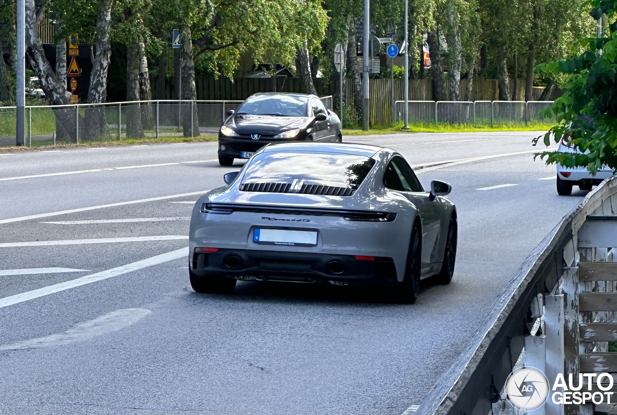 Porsche 992 Carrera 4 GTS