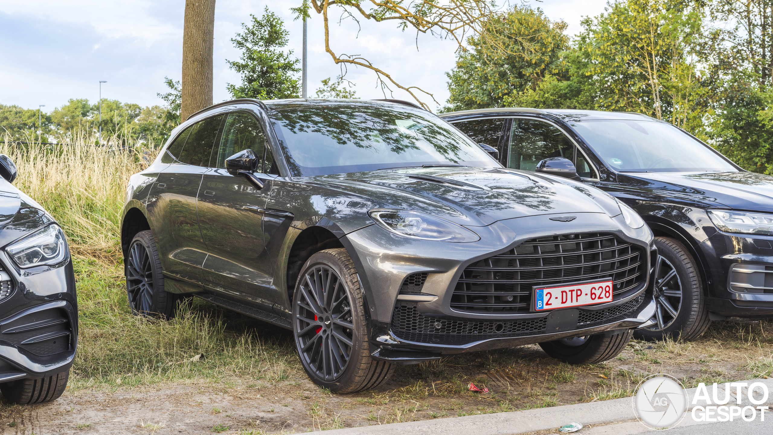 Aston Martin DBX707