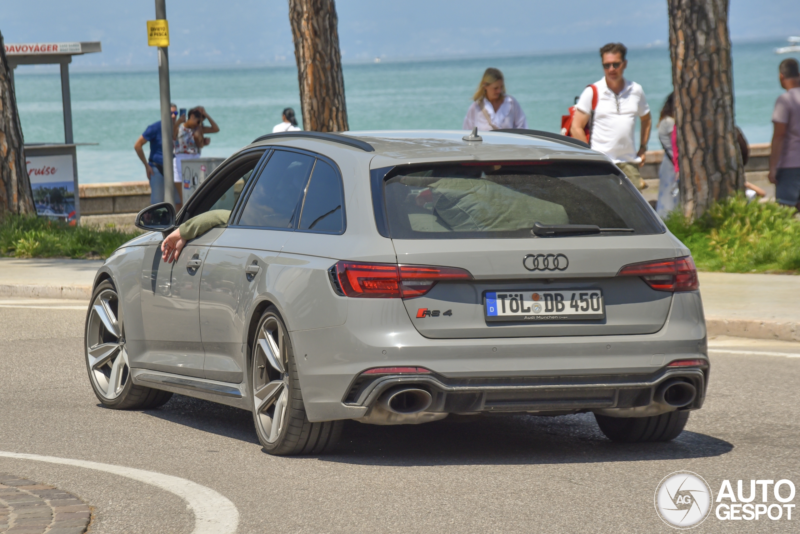 Audi RS4 Avant B9