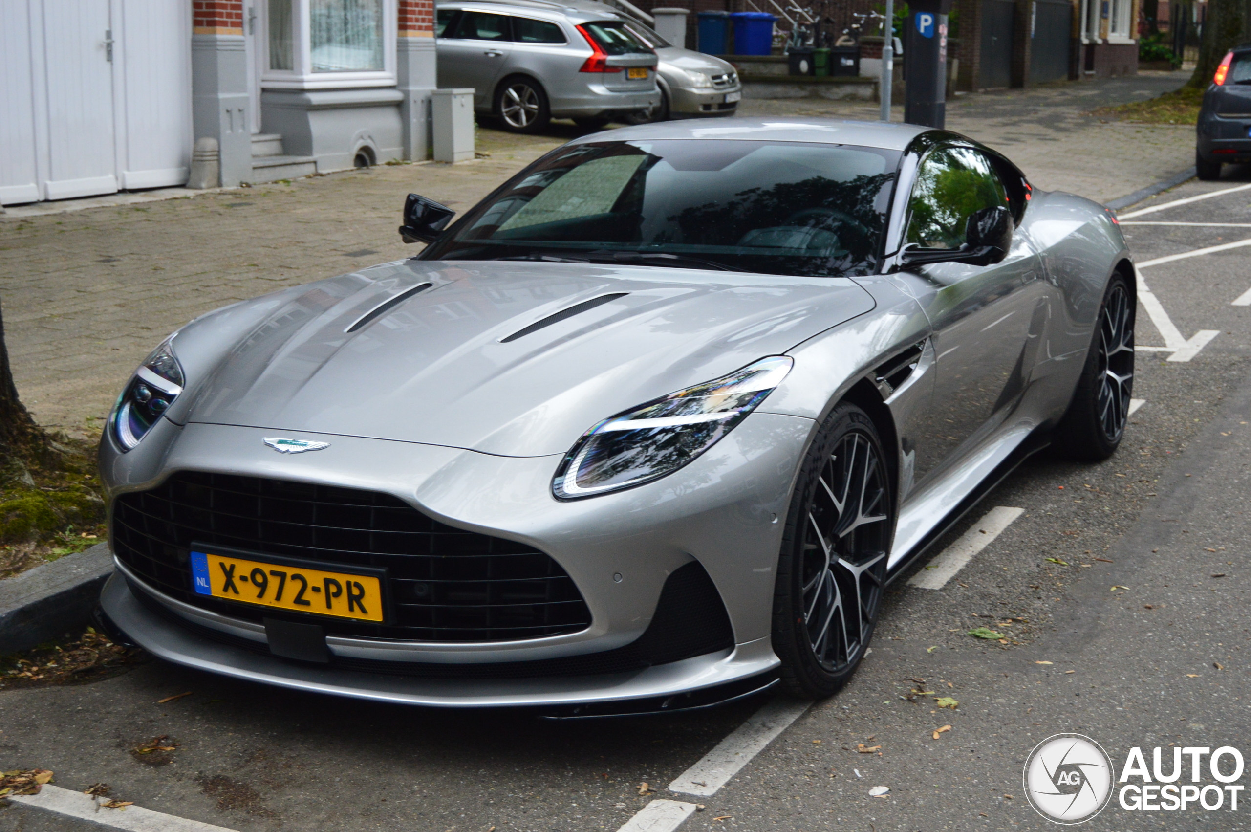 Aston Martin DB12