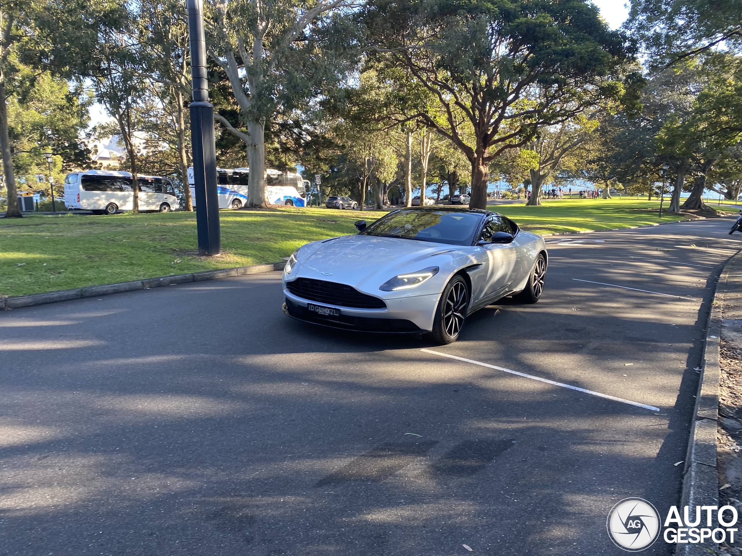 Aston Martin DB11 V8