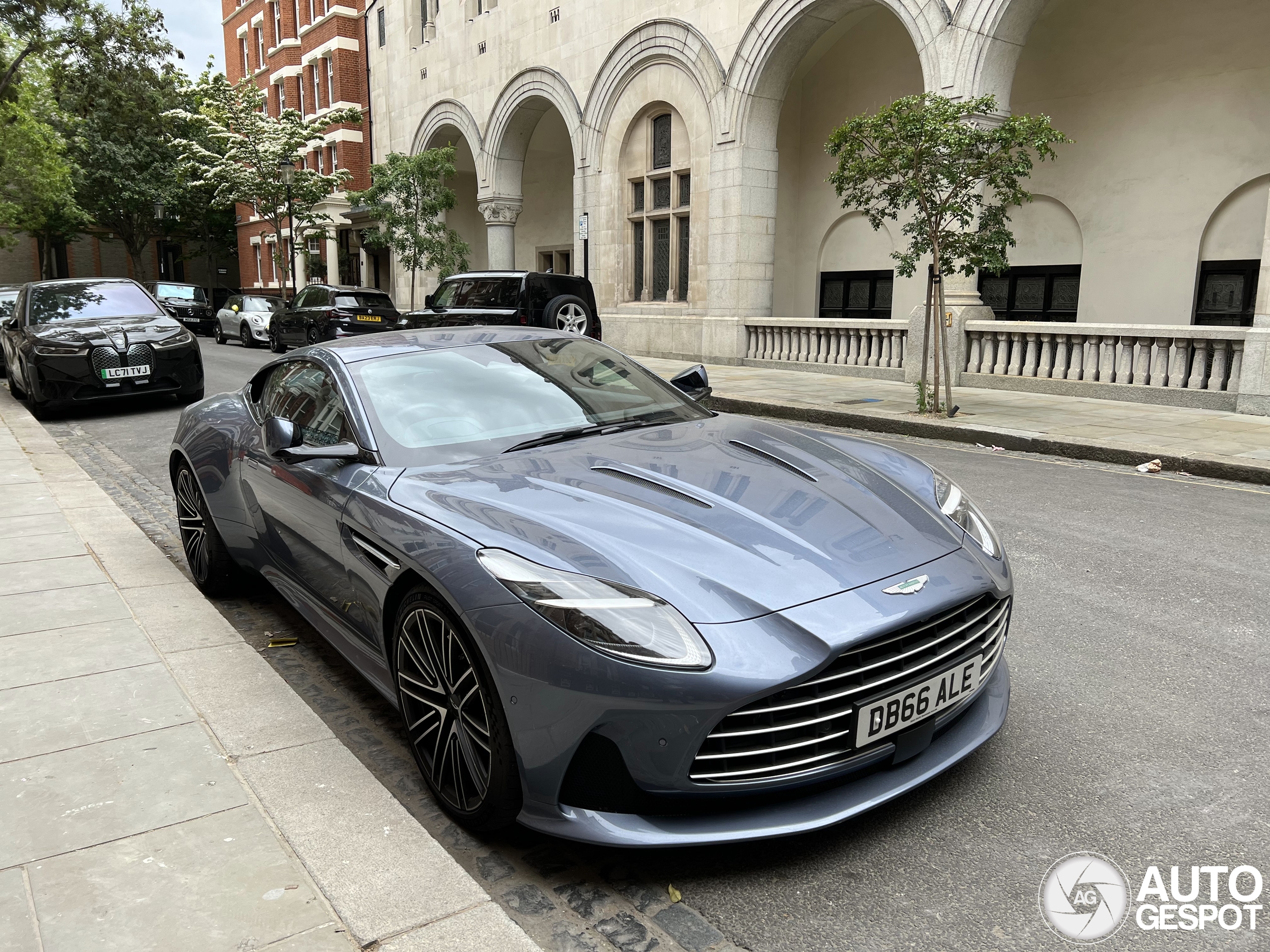 Aston Martin DB12