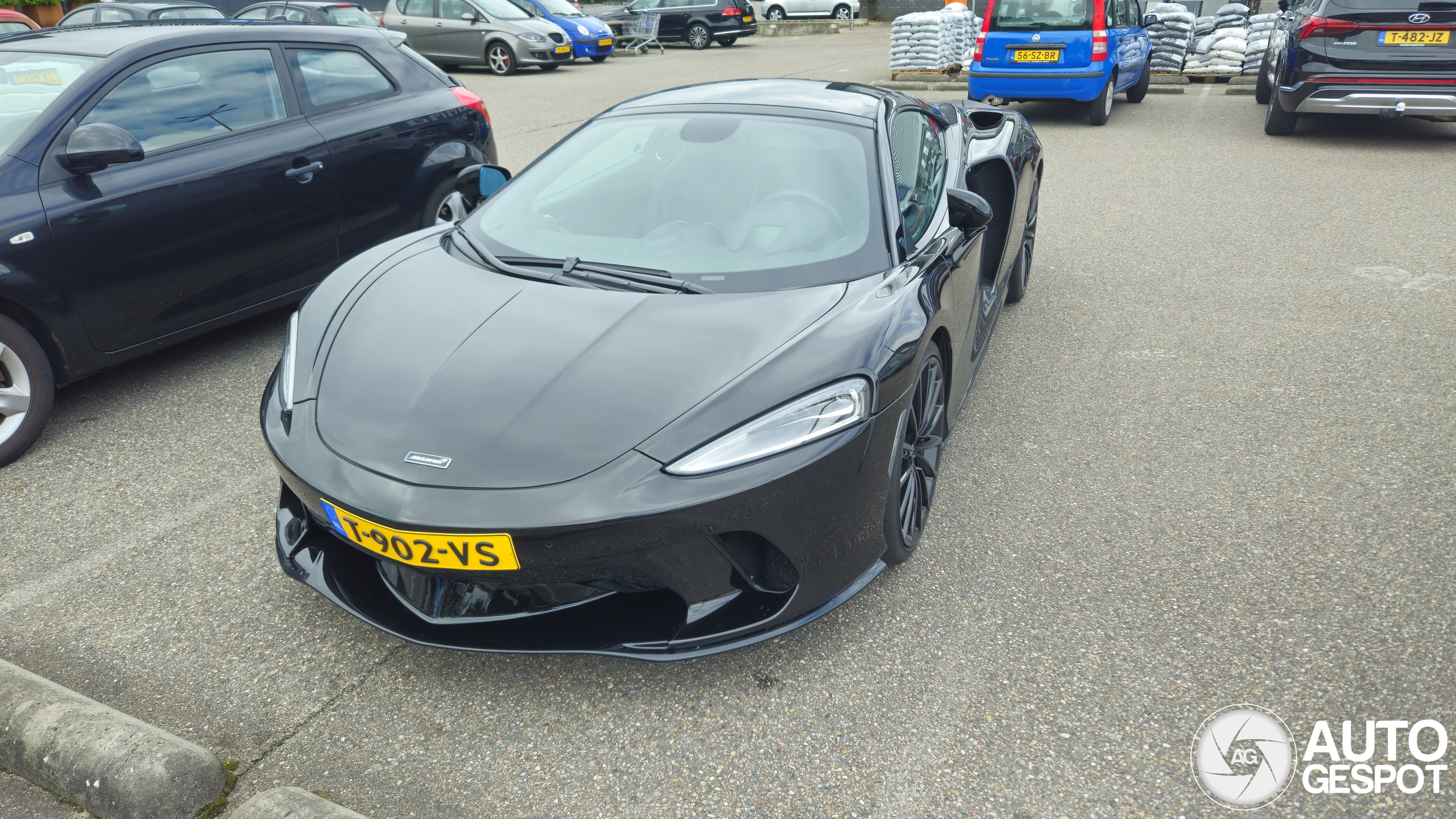 McLaren GT