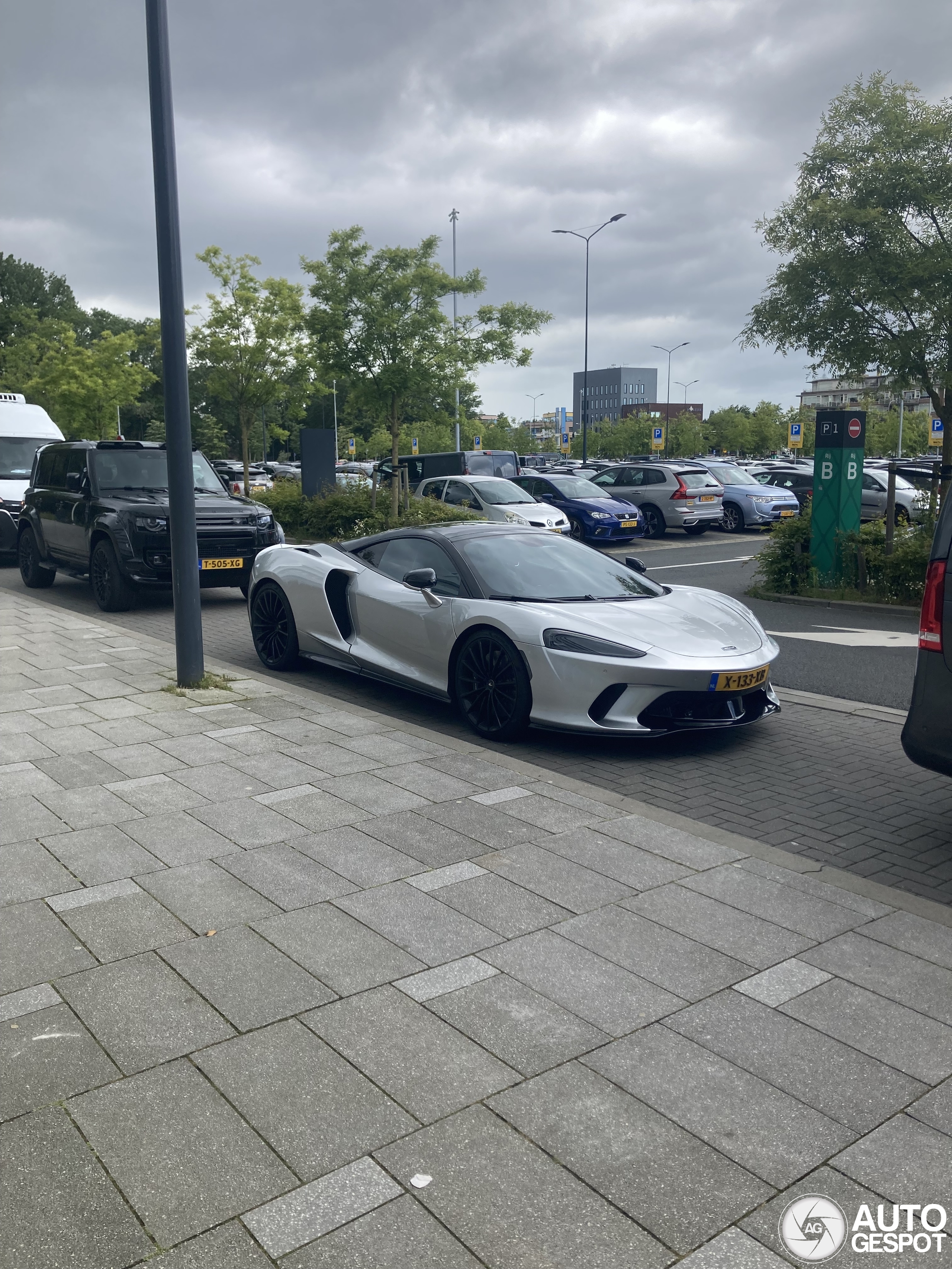 McLaren GT