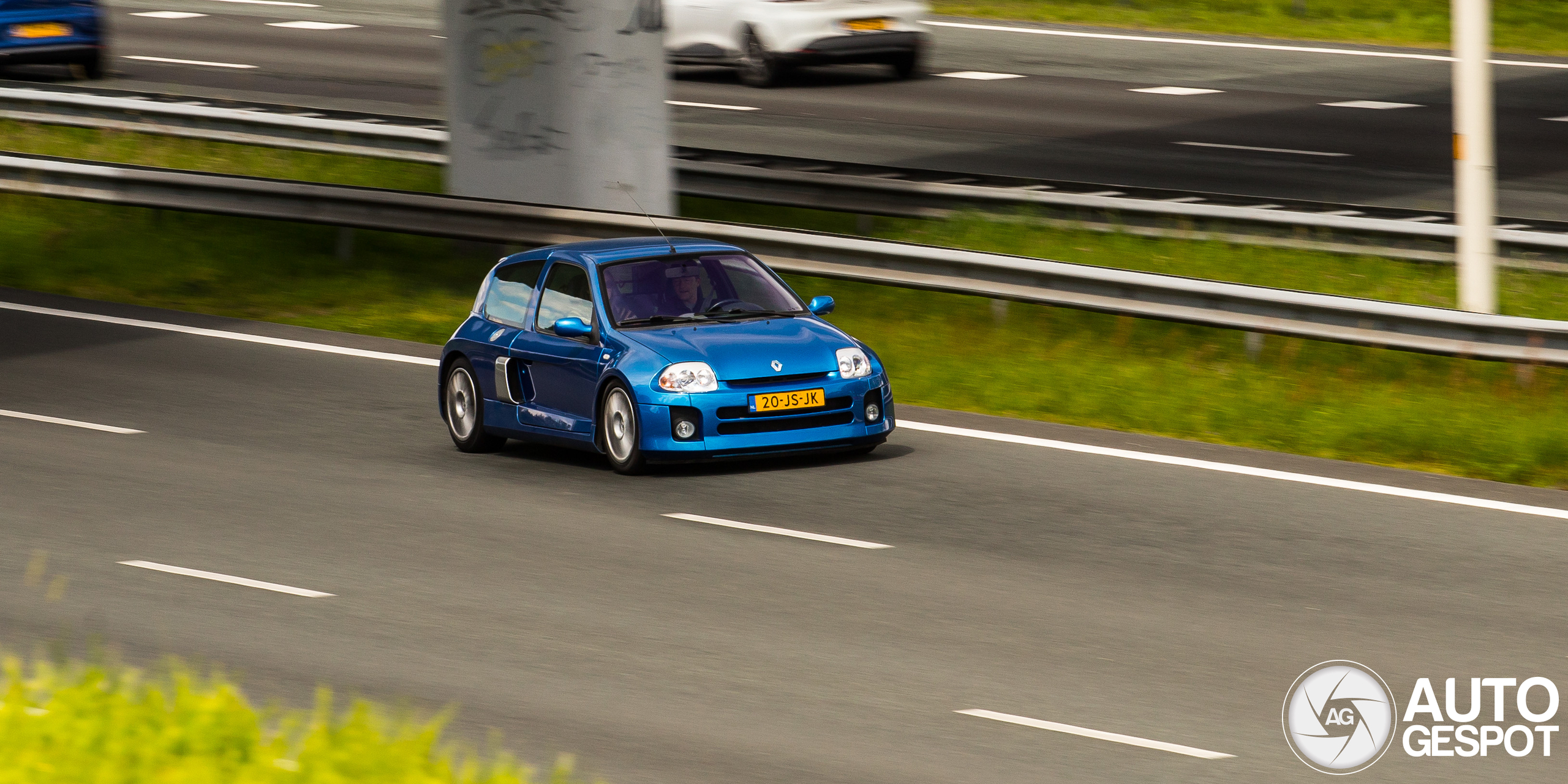 Renault Clio V6