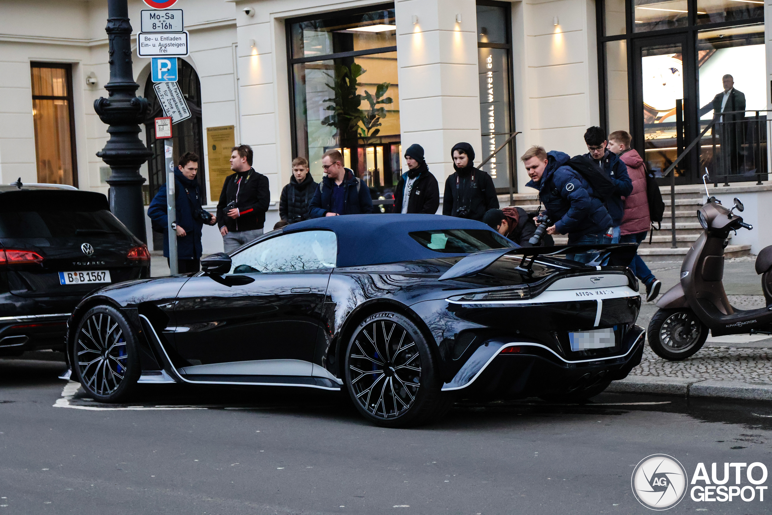 Aston Martin V12 Vantage Roadster 2023