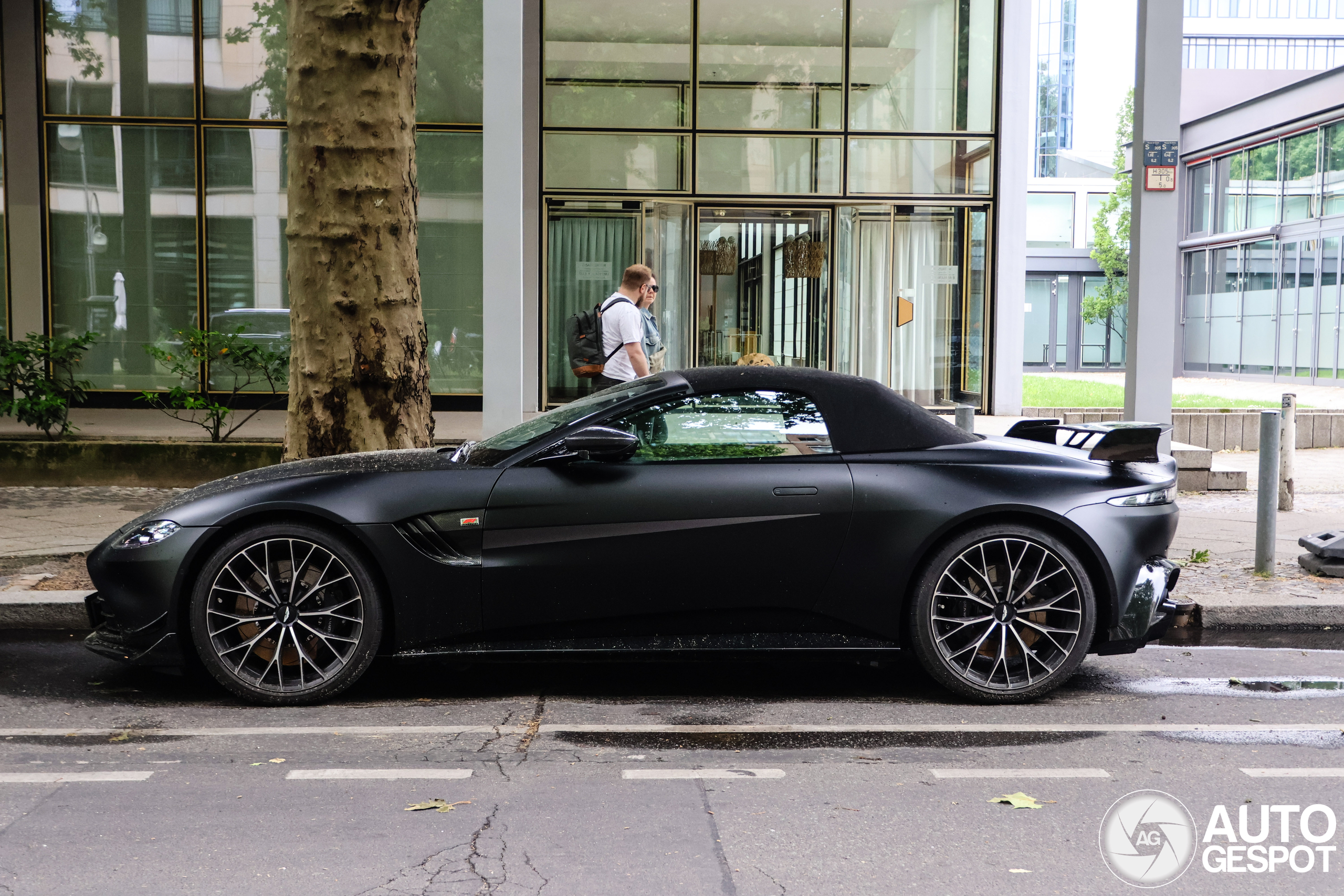 Aston Martin V8 Vantage Formula 1 Edition Roadster