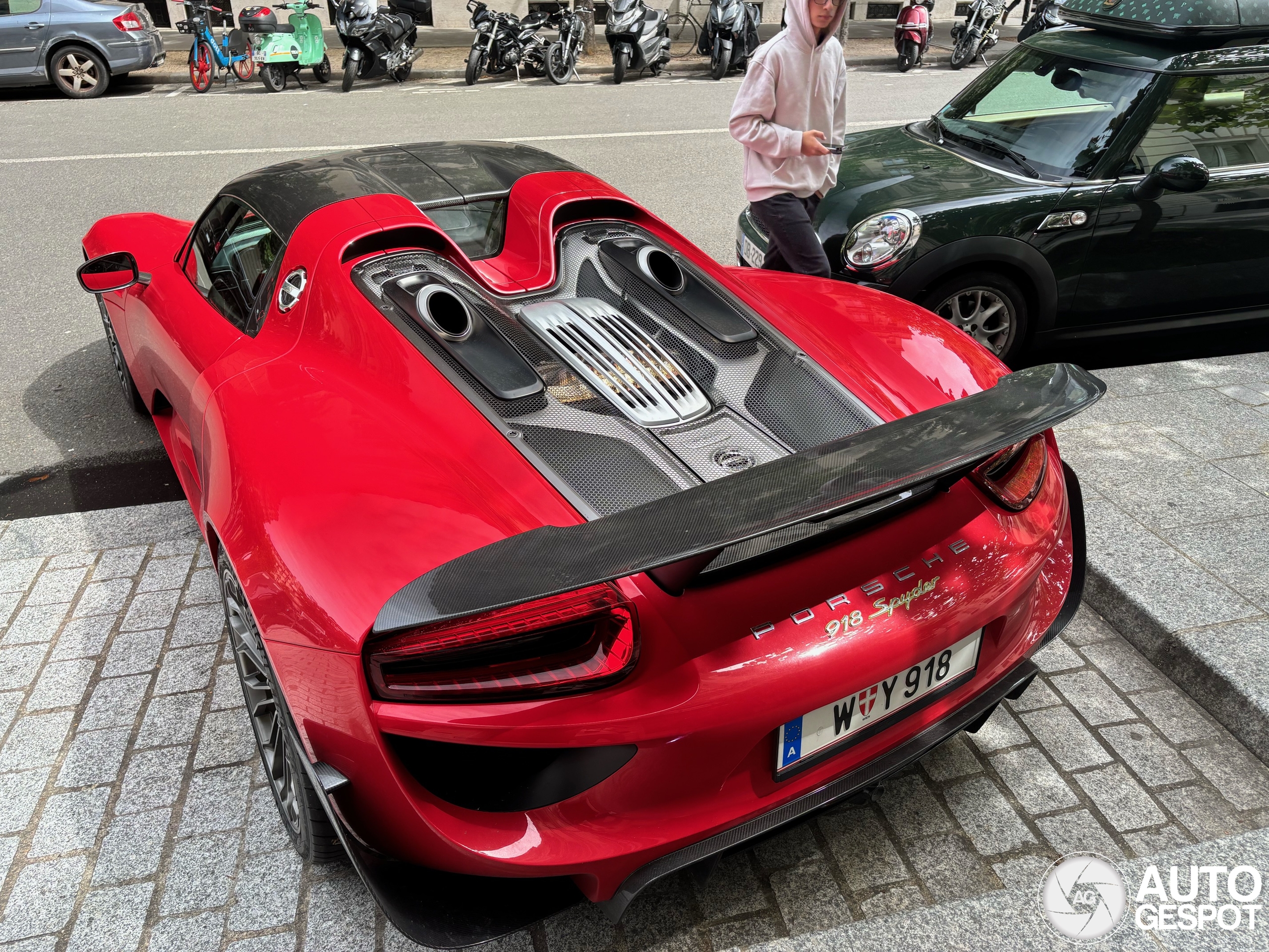 This 918 Spyder is being driven properly