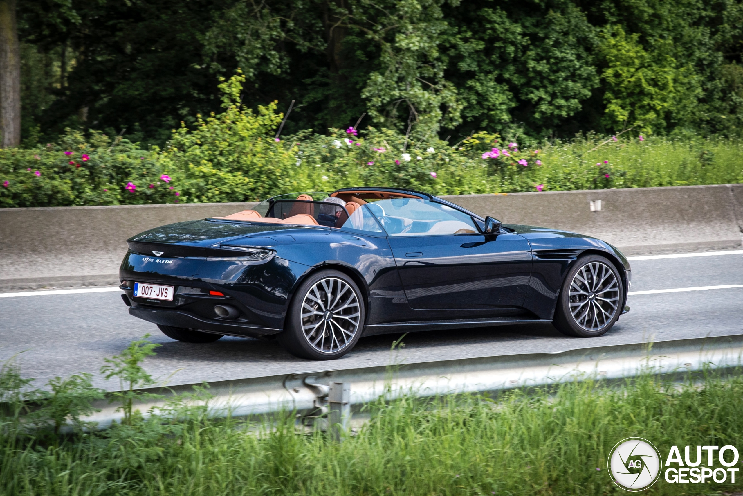 Aston Martin DB11 V8 Volante