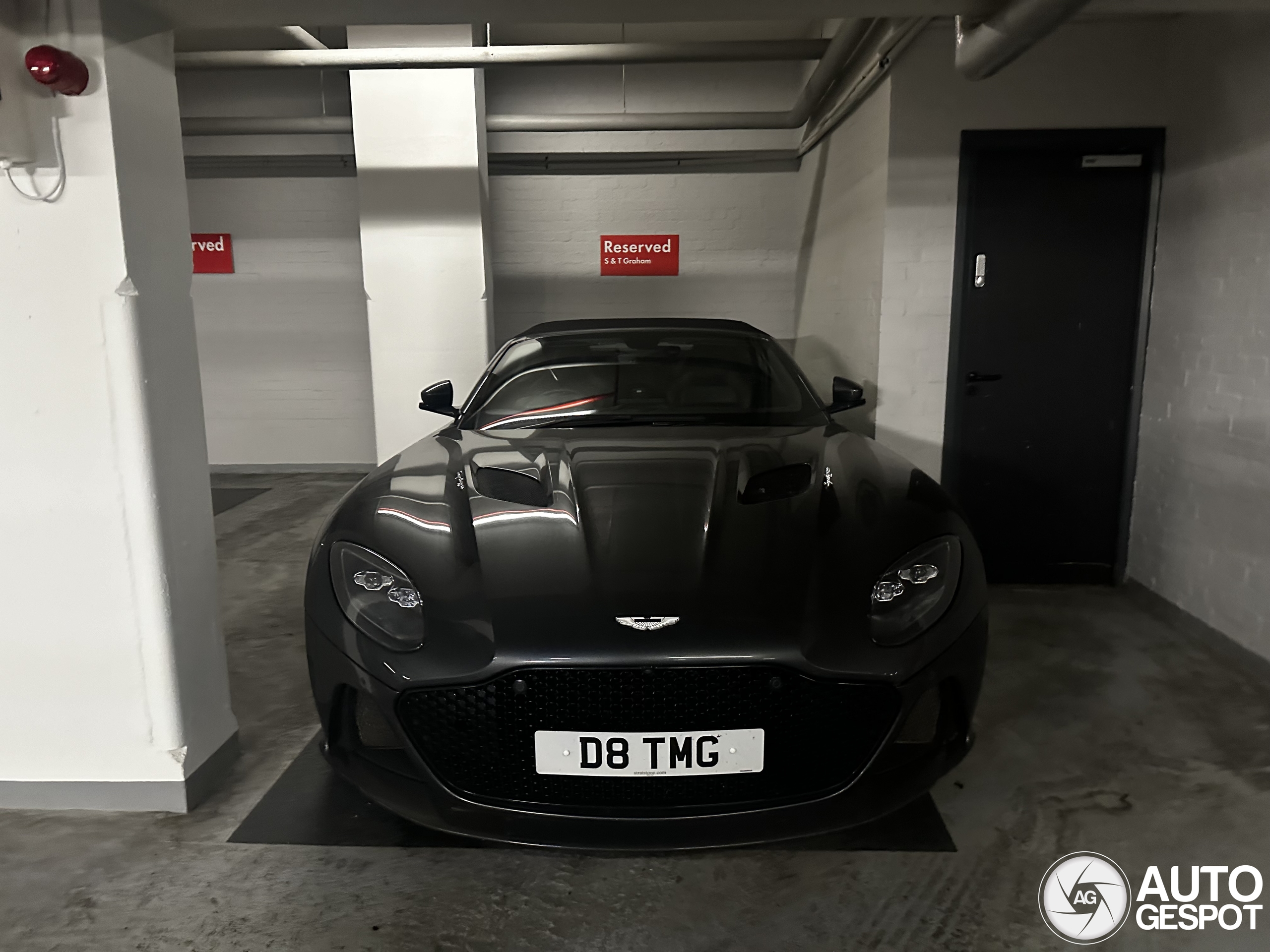 Aston Martin DBS Superleggera Volante