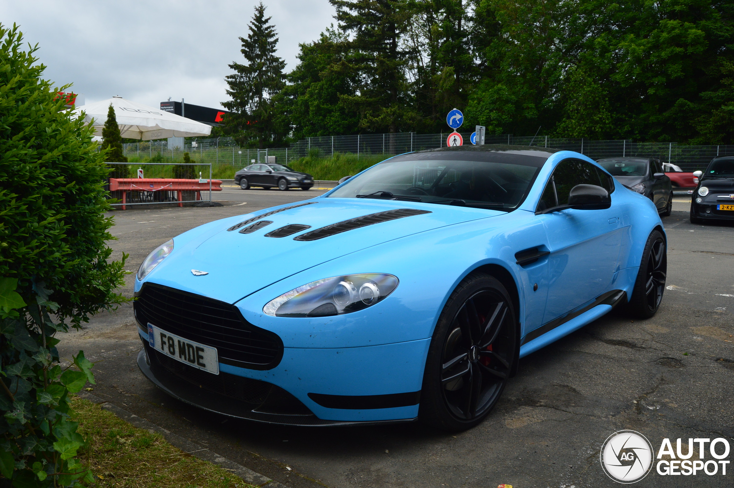 Aston Martin V12 Vantage