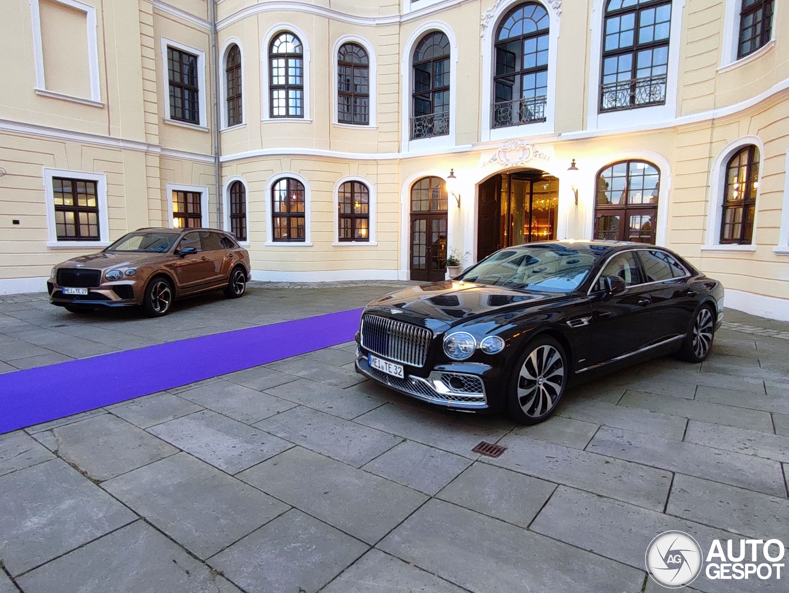 Bentley Flying Spur V8 Azure