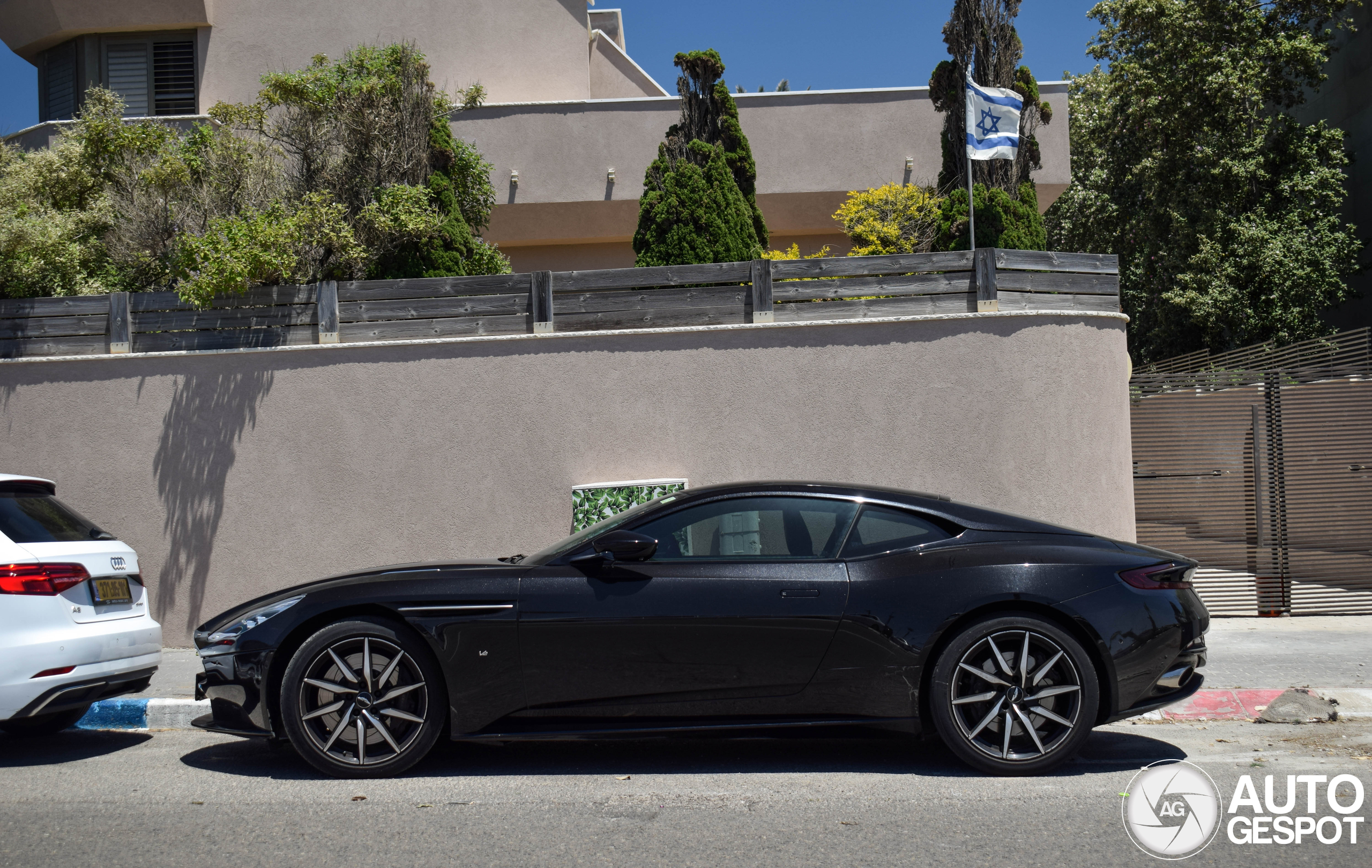 Aston Martin DB11