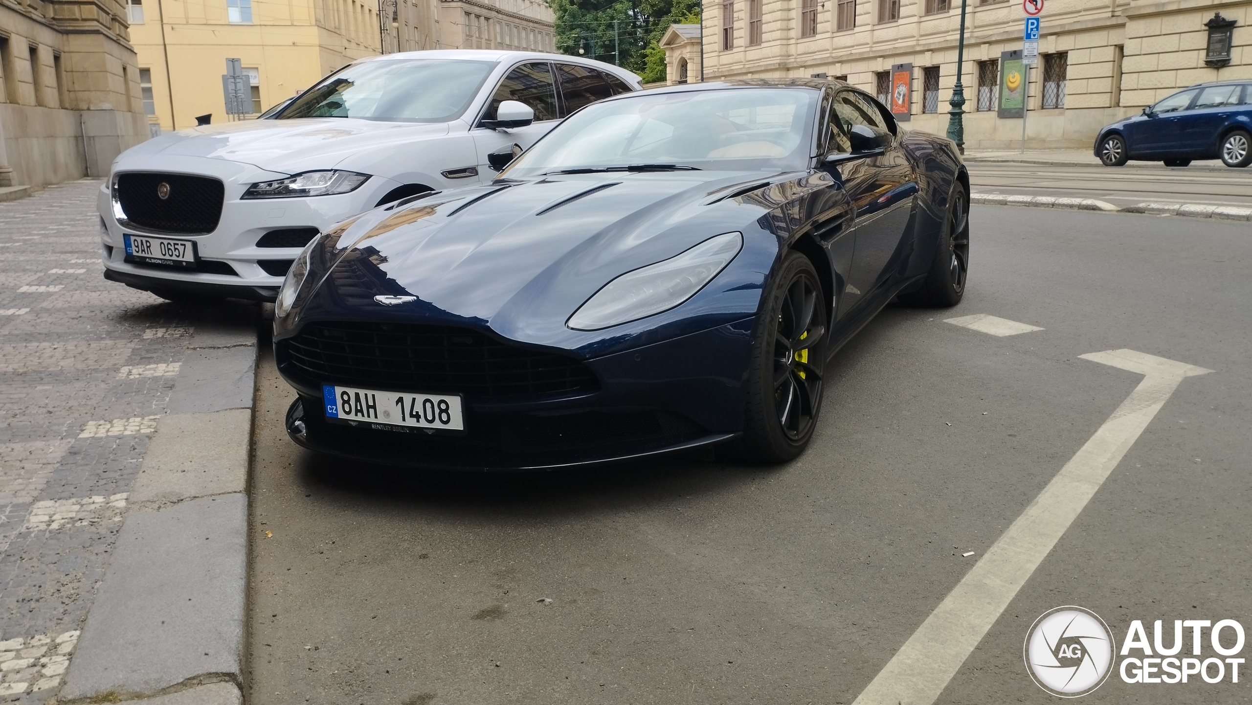 Aston Martin DB11 AMR