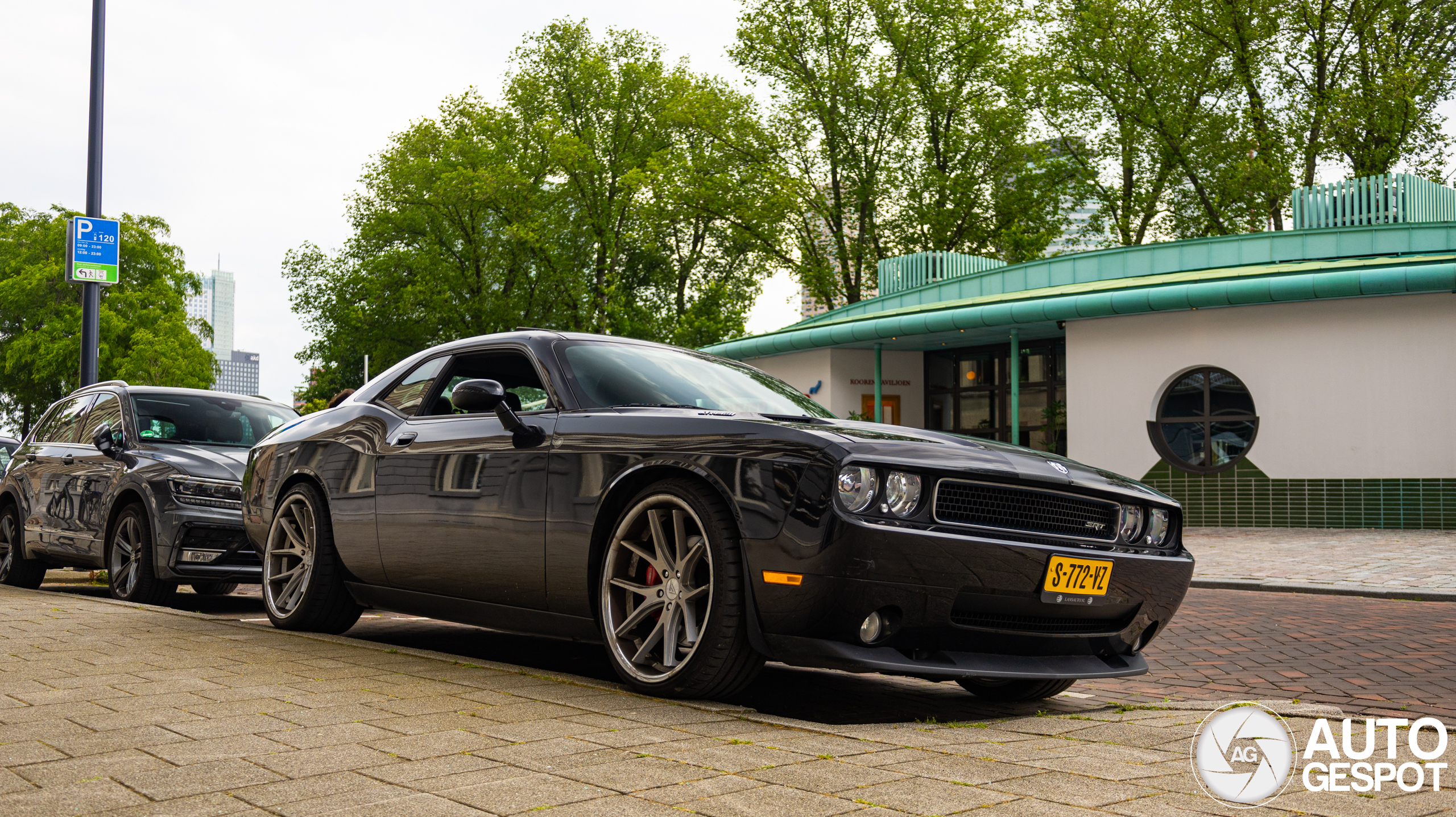 Dodge Challenger SRT-8