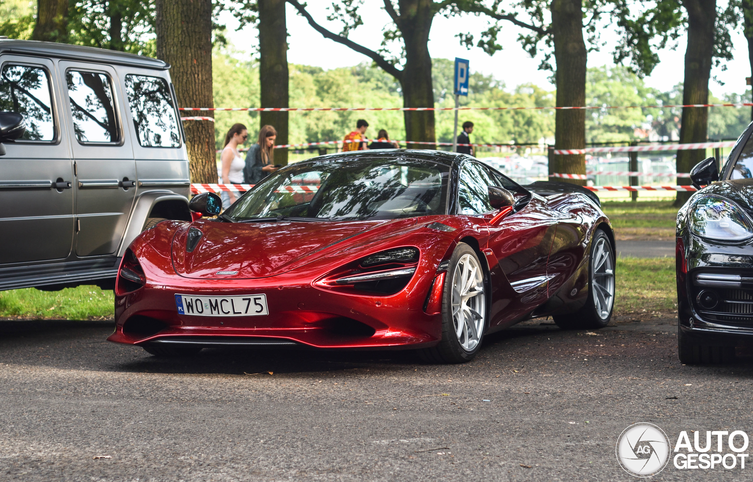 The McLaren 750S Spider looks clean