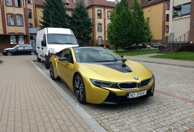 BMW i8 Protonic Frozen Yellow Edition