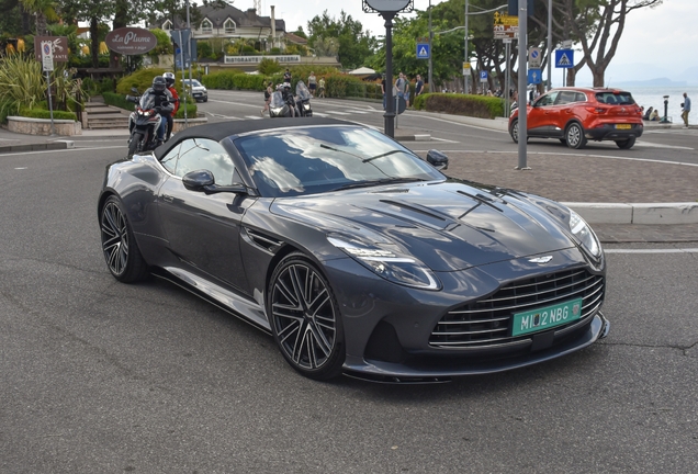 Aston Martin DB12 Volante