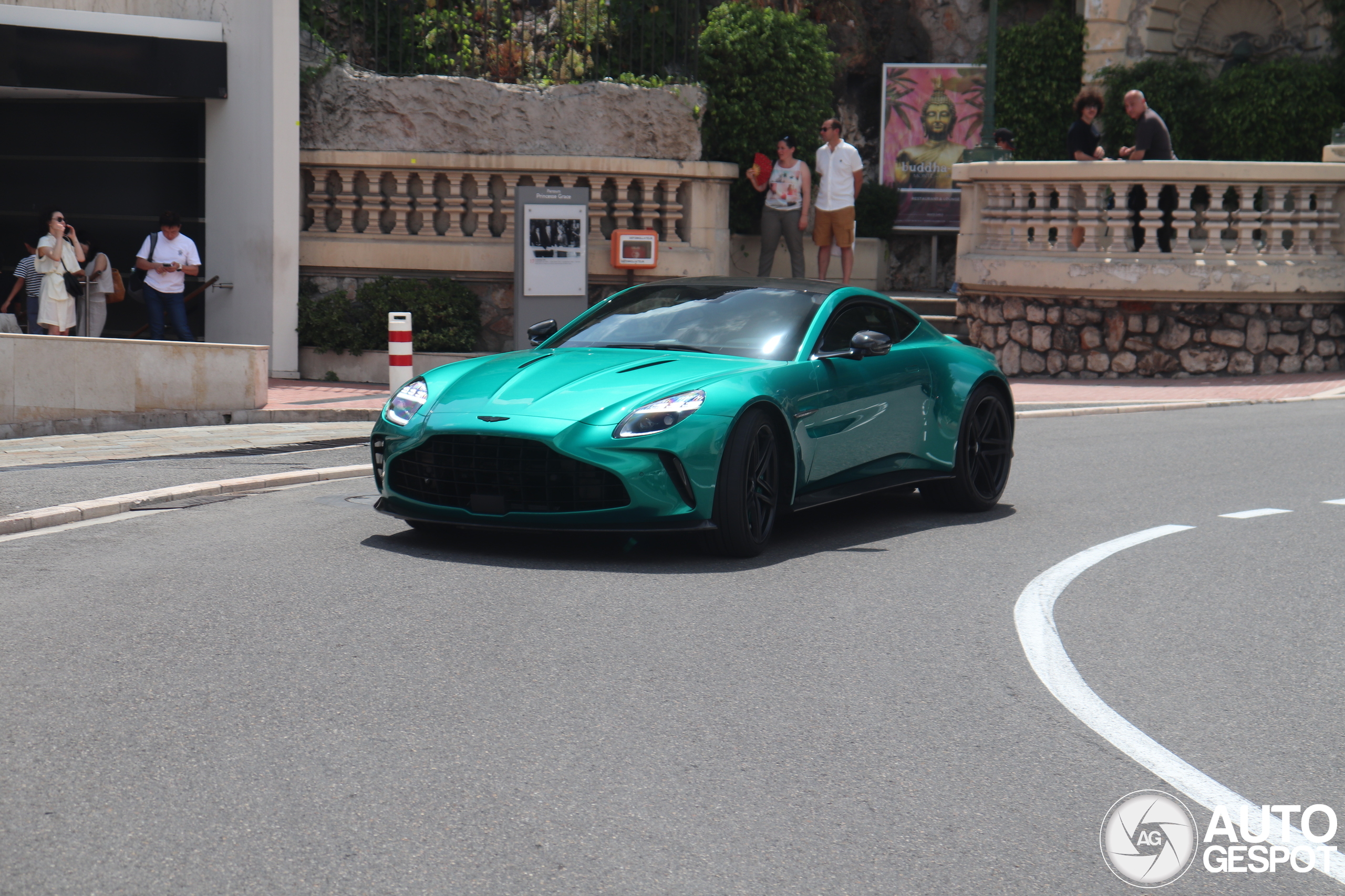 Aston Martin Vantage ziet er gewoon echt lekker uit